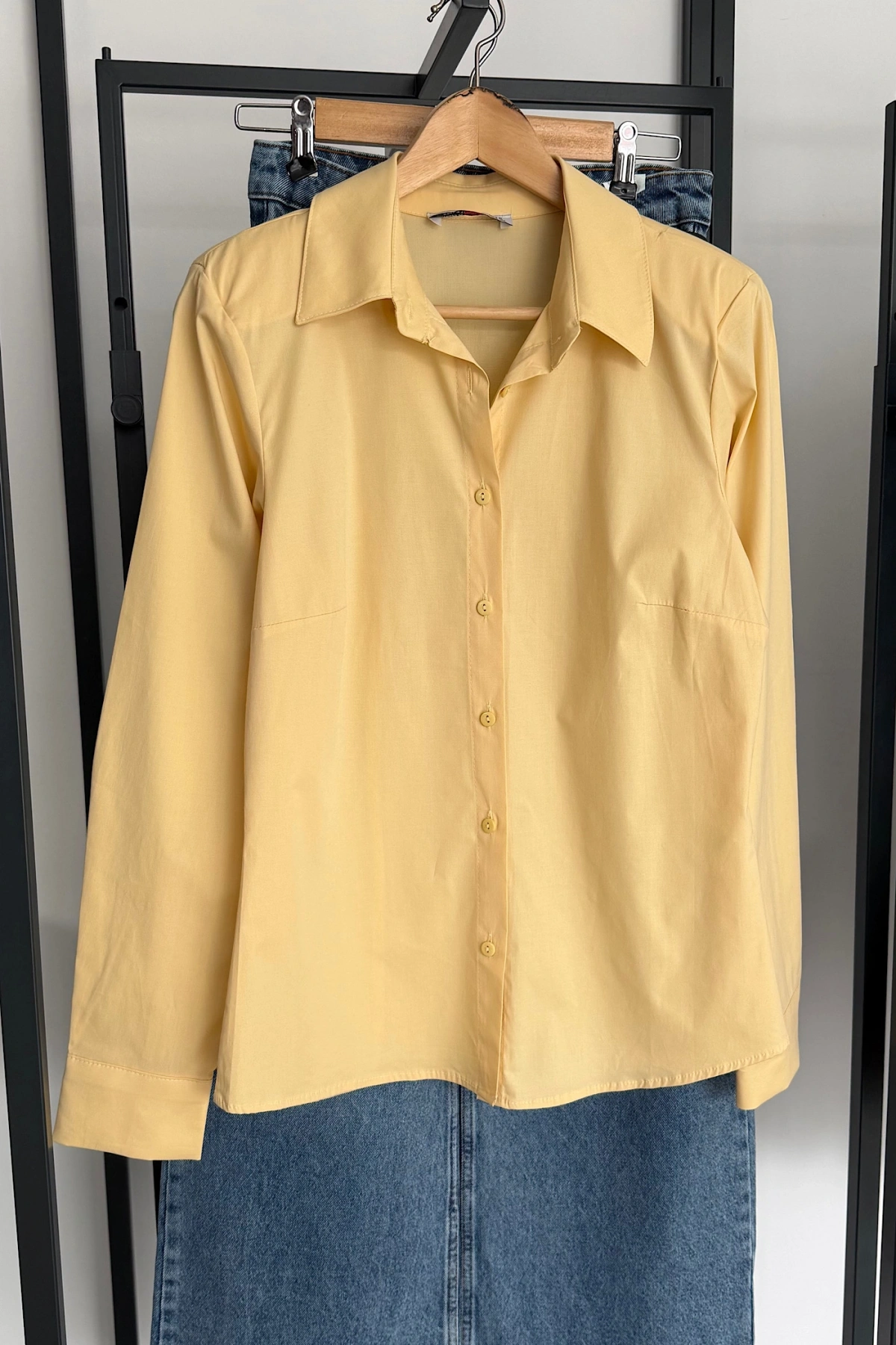 Klasik Dar Kesim Gömlek Sarı