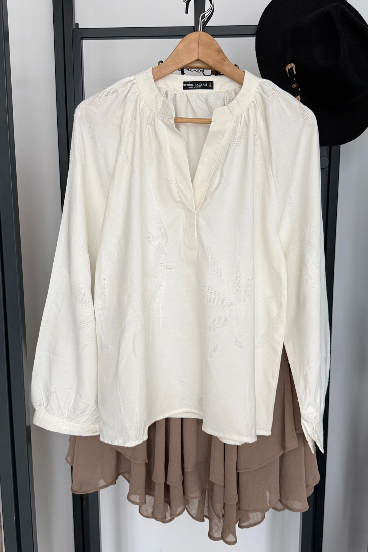 Hakim Yaka Eskitme Desenli Gömlek Krem