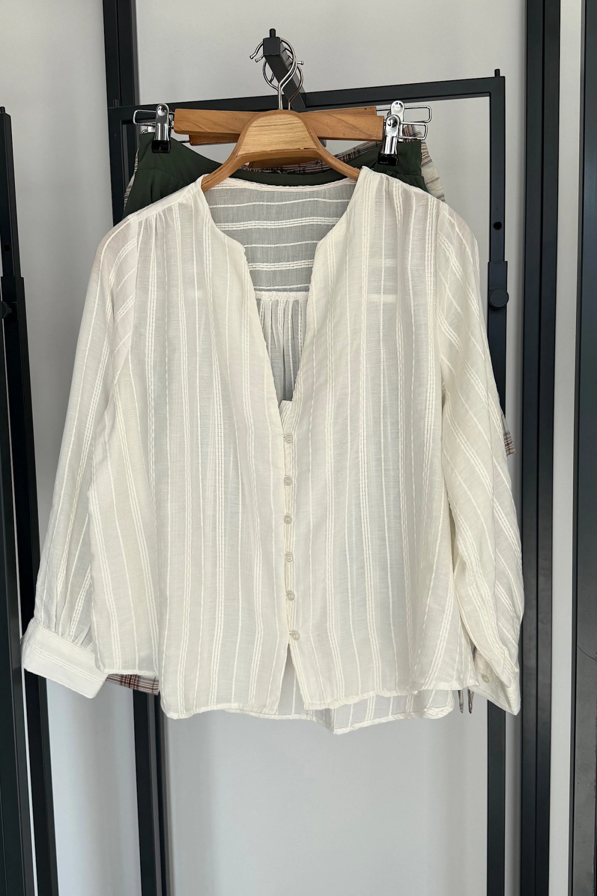 V Yaka Düğmeli Bohem Gömlek