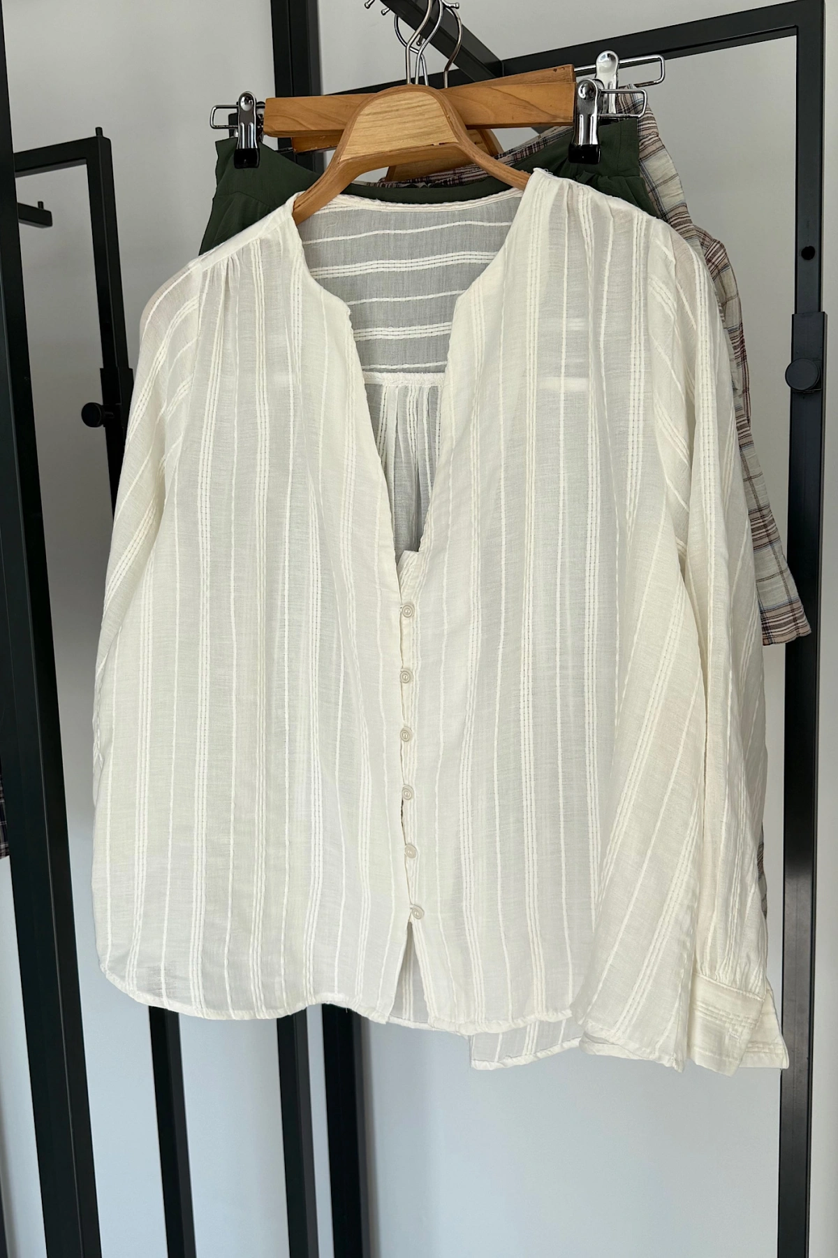 V Yaka Düğmeli Bohem Gömlek