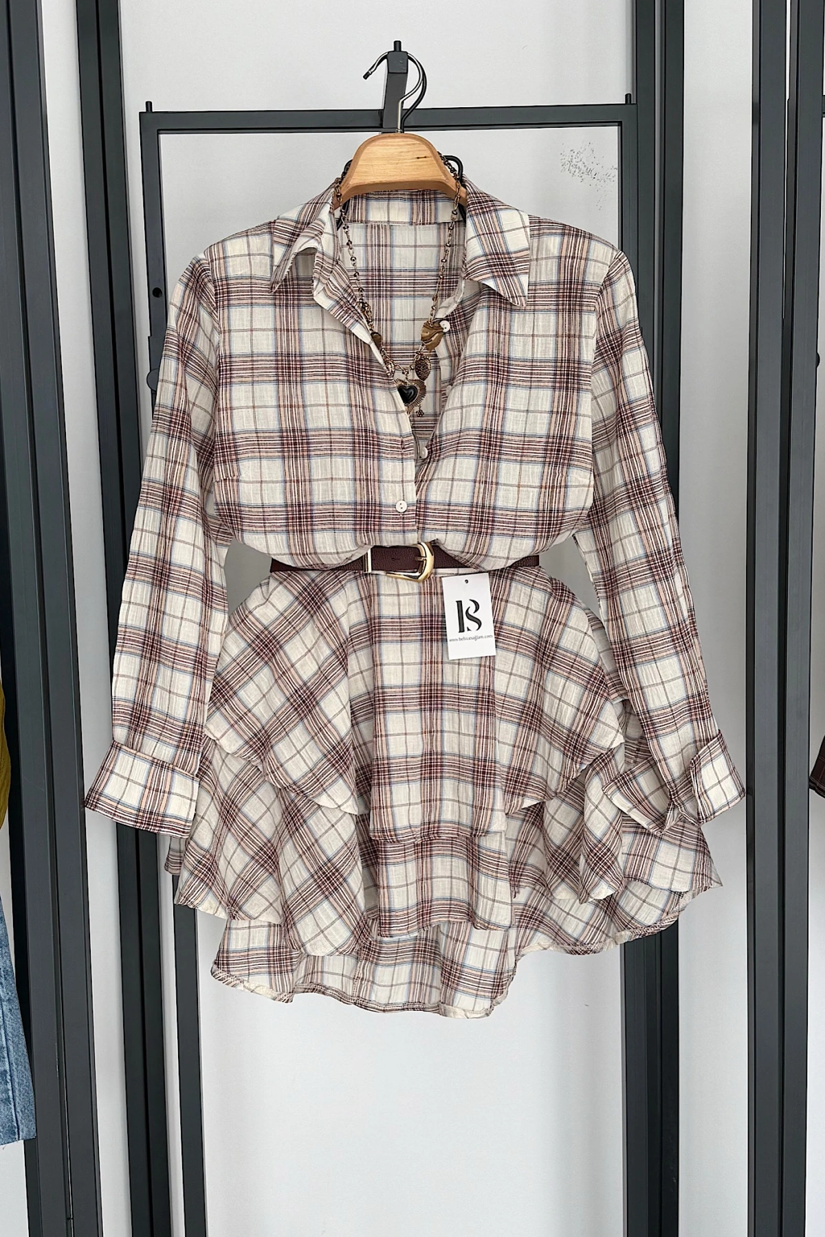 Eteği Katlı Ekose Gömlek Takım Bej