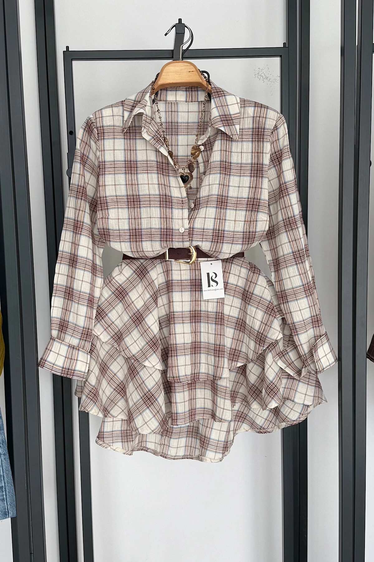 Eteği Katlı Ekose Gömlek Takım Bej