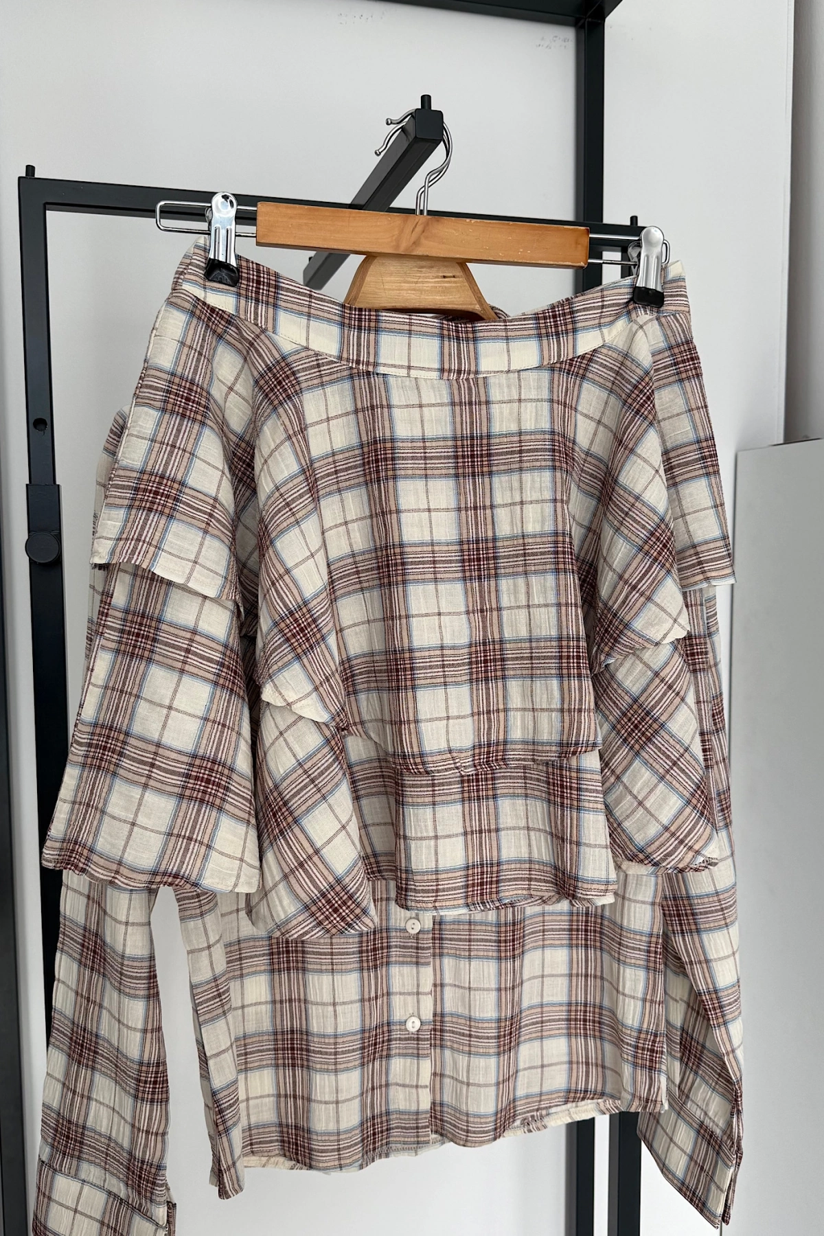 Eteği Katlı Ekose Gömlek Takım Bej