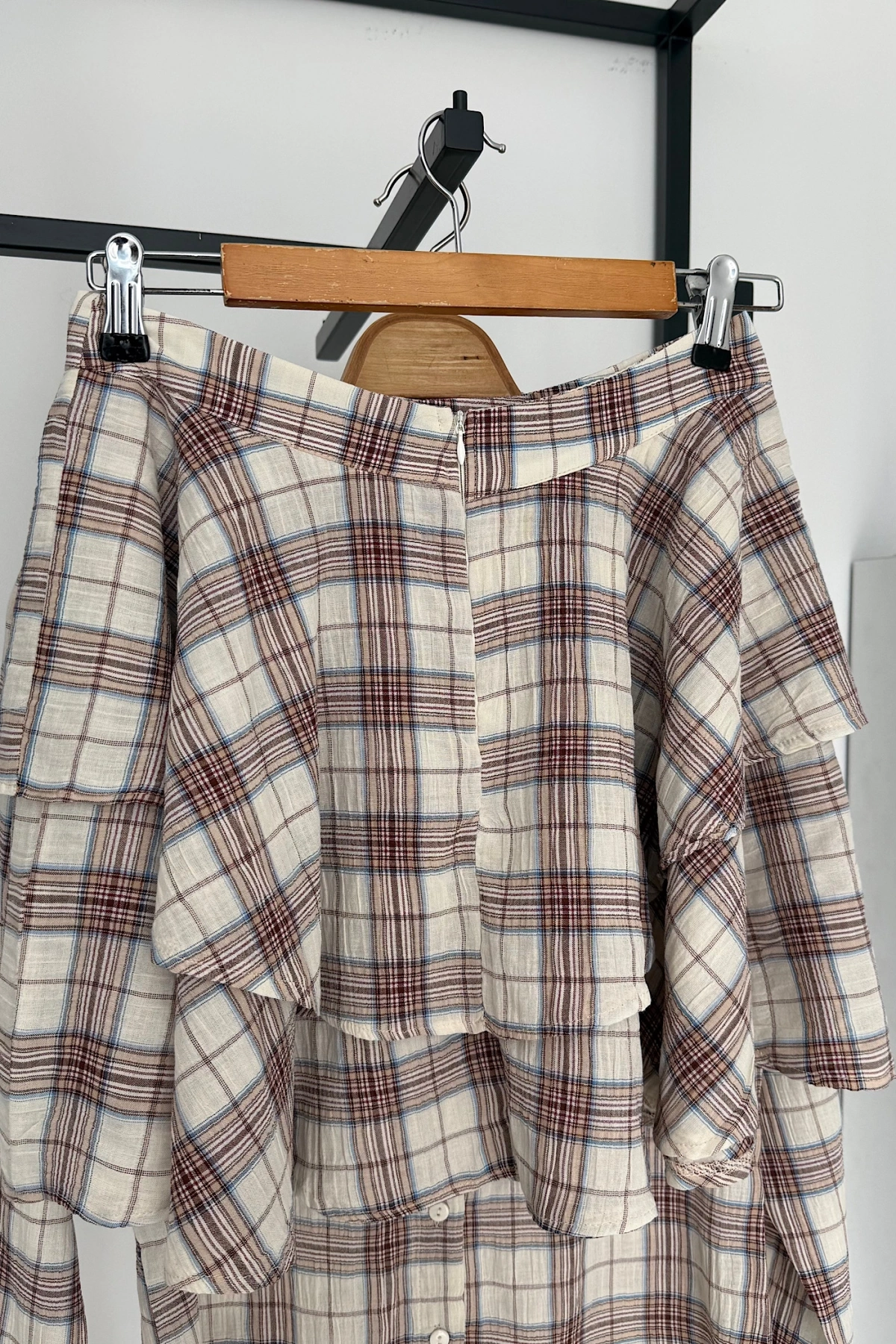 Eteği Katlı Ekose Gömlek Takım Bej