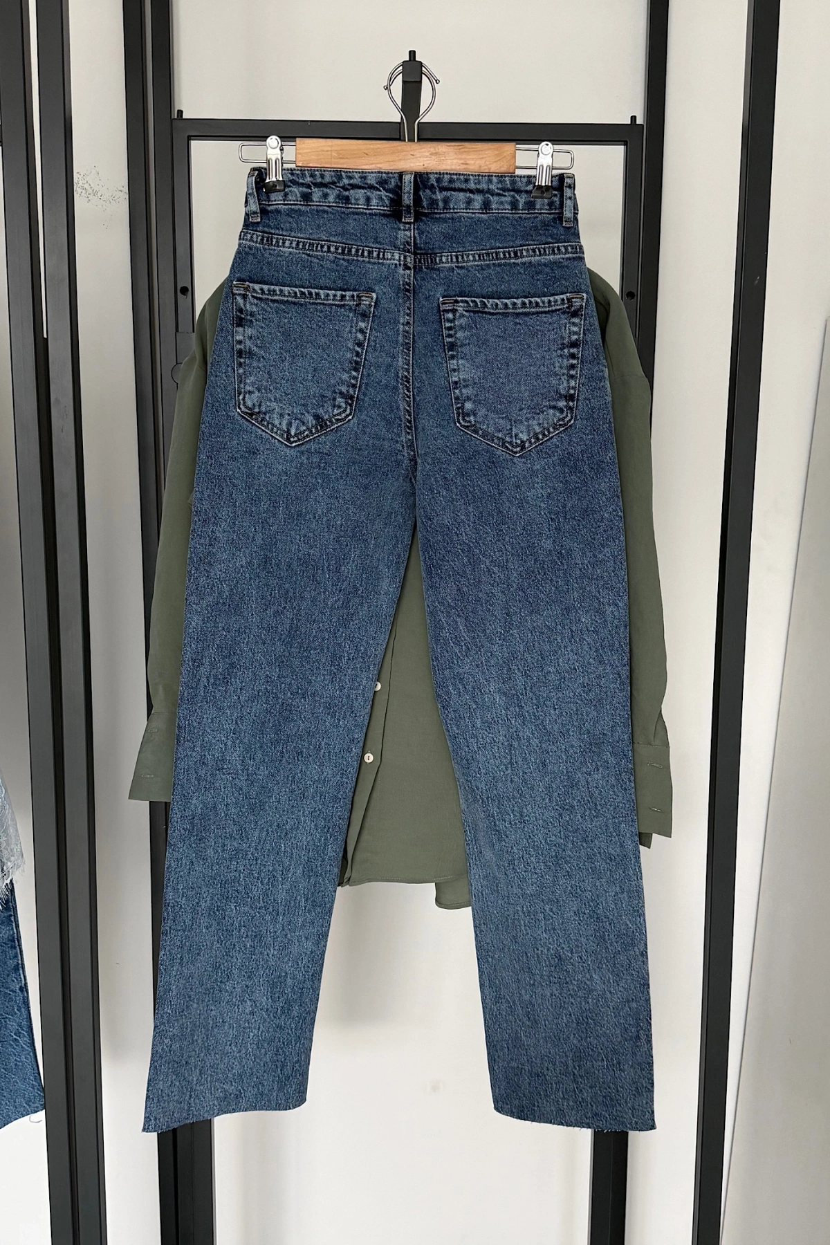 Regular Fit Kesik Paça Jean Mavi Yıkamalı