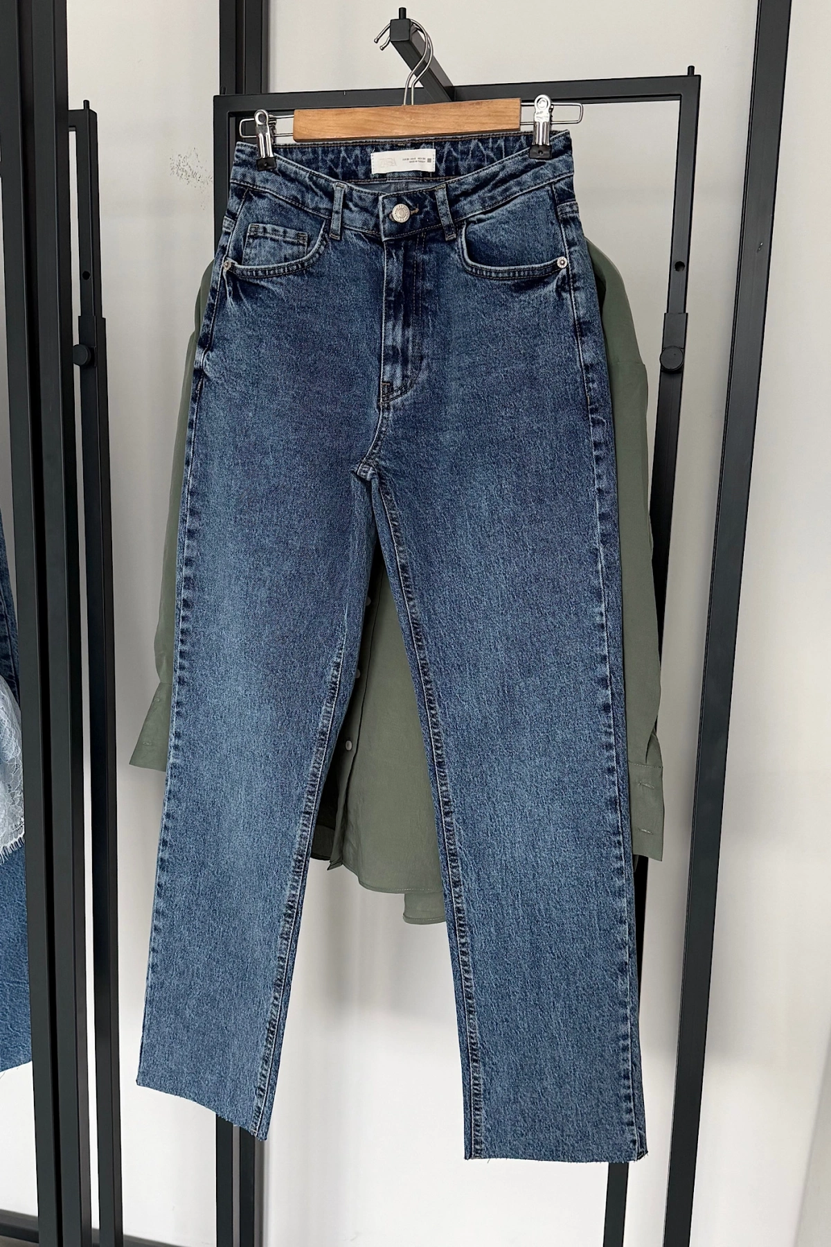 Regular Fit Kesik Paça Jean Mavi Yıkamalı