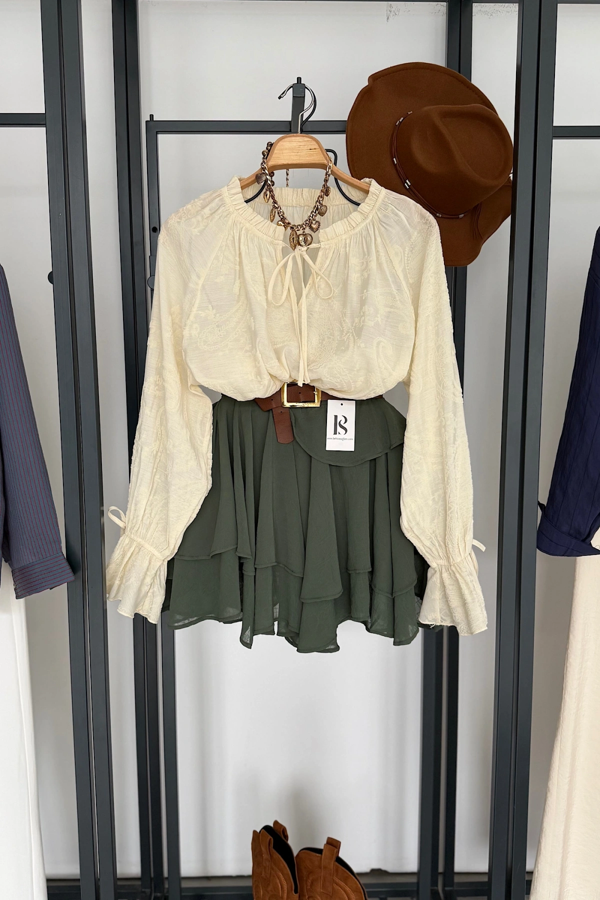 Boyundan Bağlamalı Desenli Bluz Krem