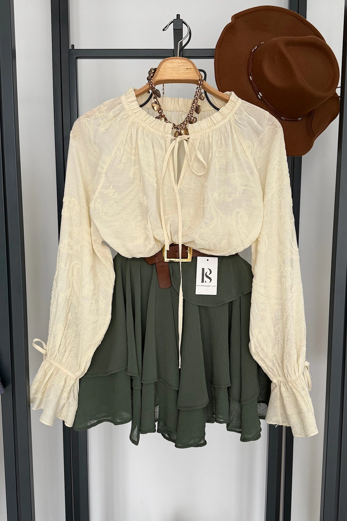 Boyundan Bağlamalı Desenli Bluz Krem