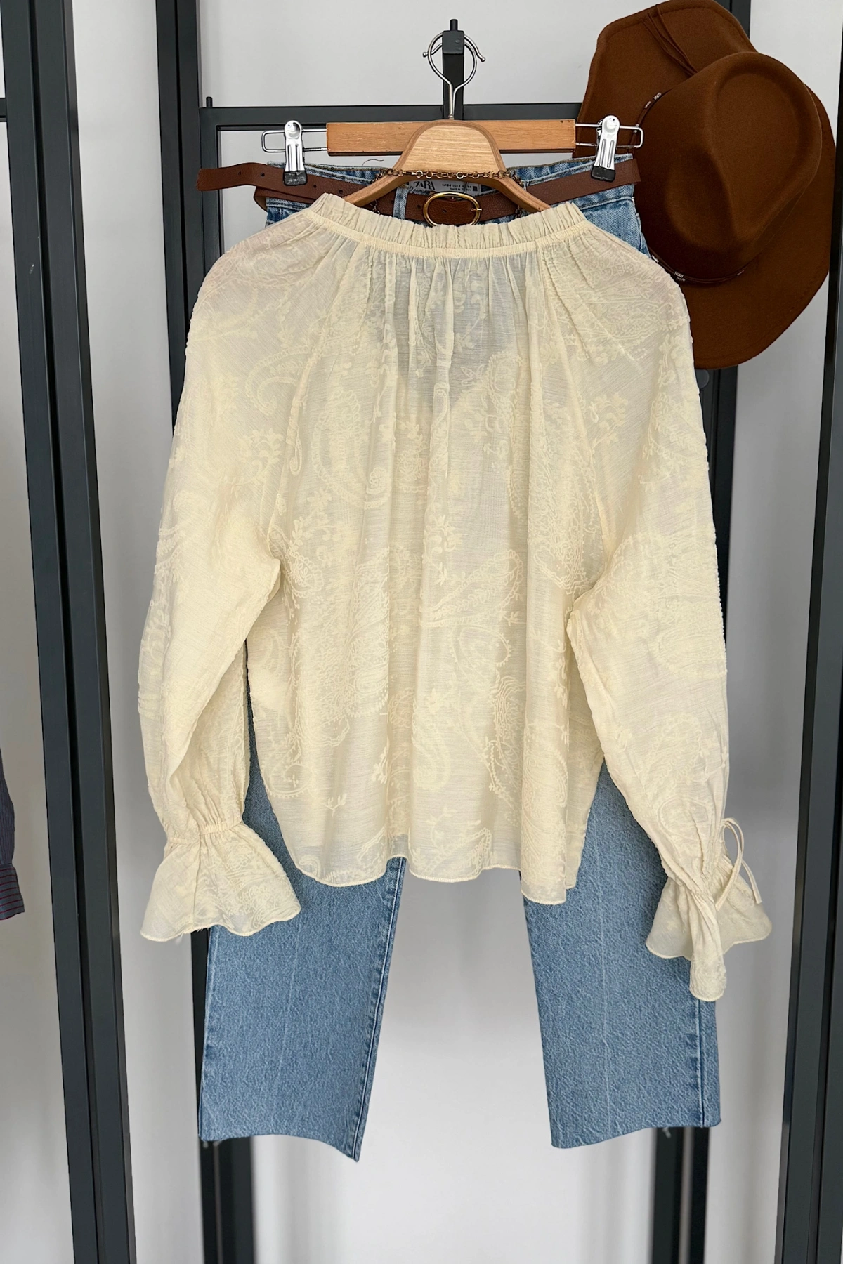 Boyundan Bağlamalı Desenli Bluz Krem