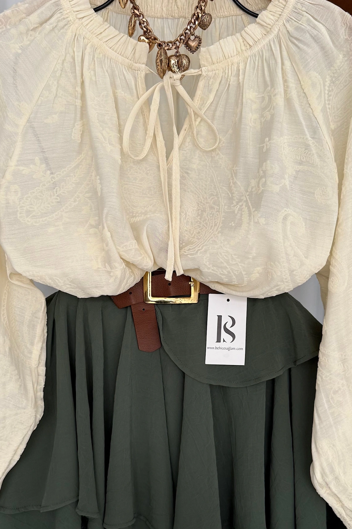 Boyundan Bağlamalı Desenli Bluz Krem