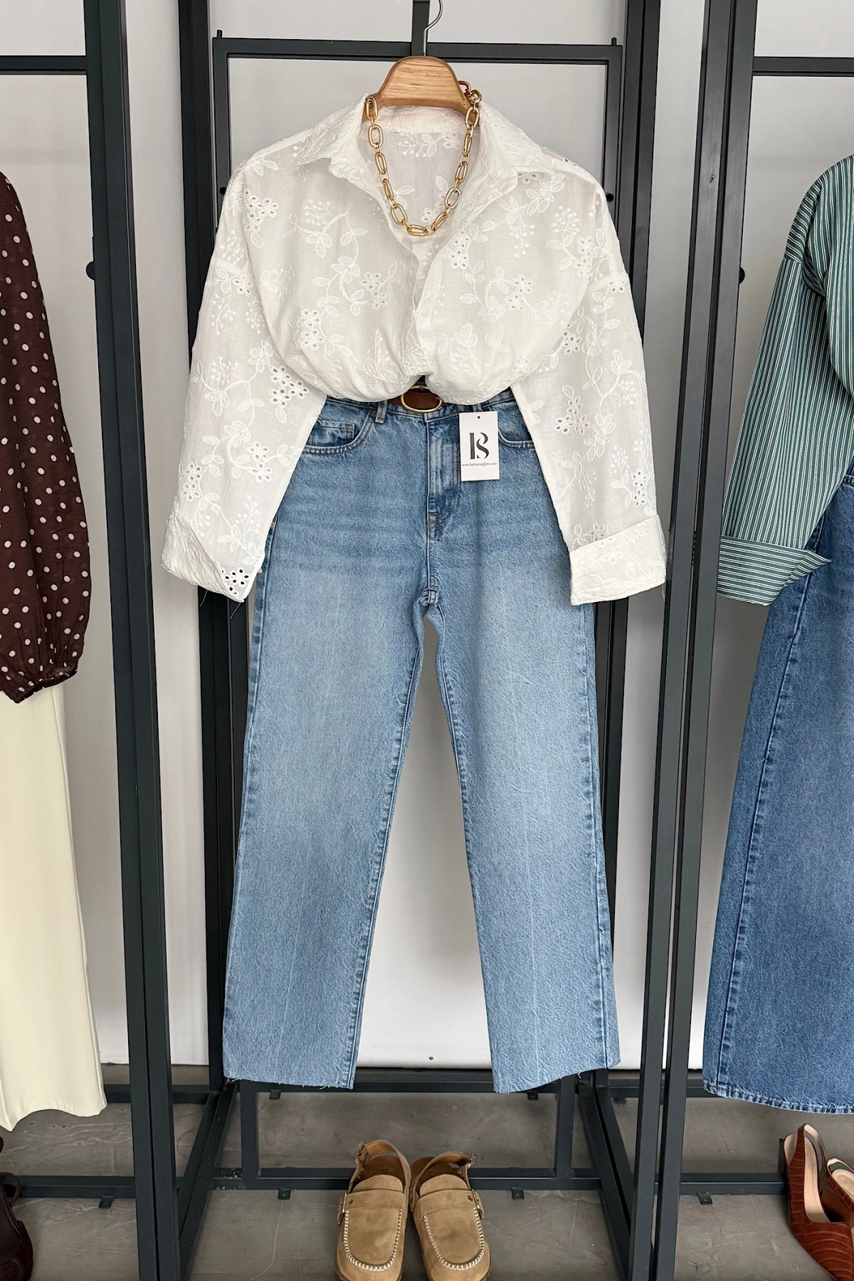 Çiçek Nakışlı Gömlek Beyaz