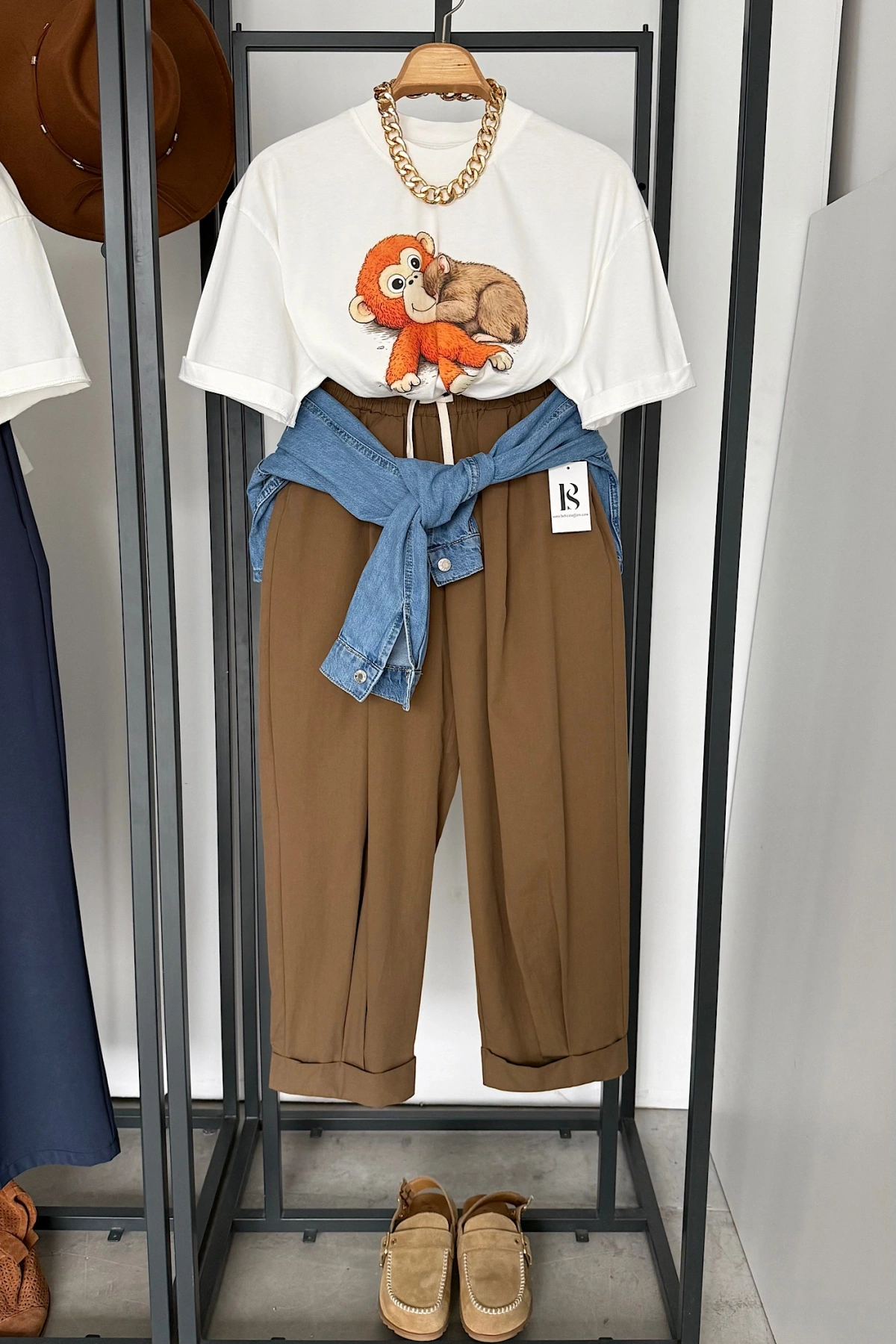 Punch Baskılı T-Shirt Krem