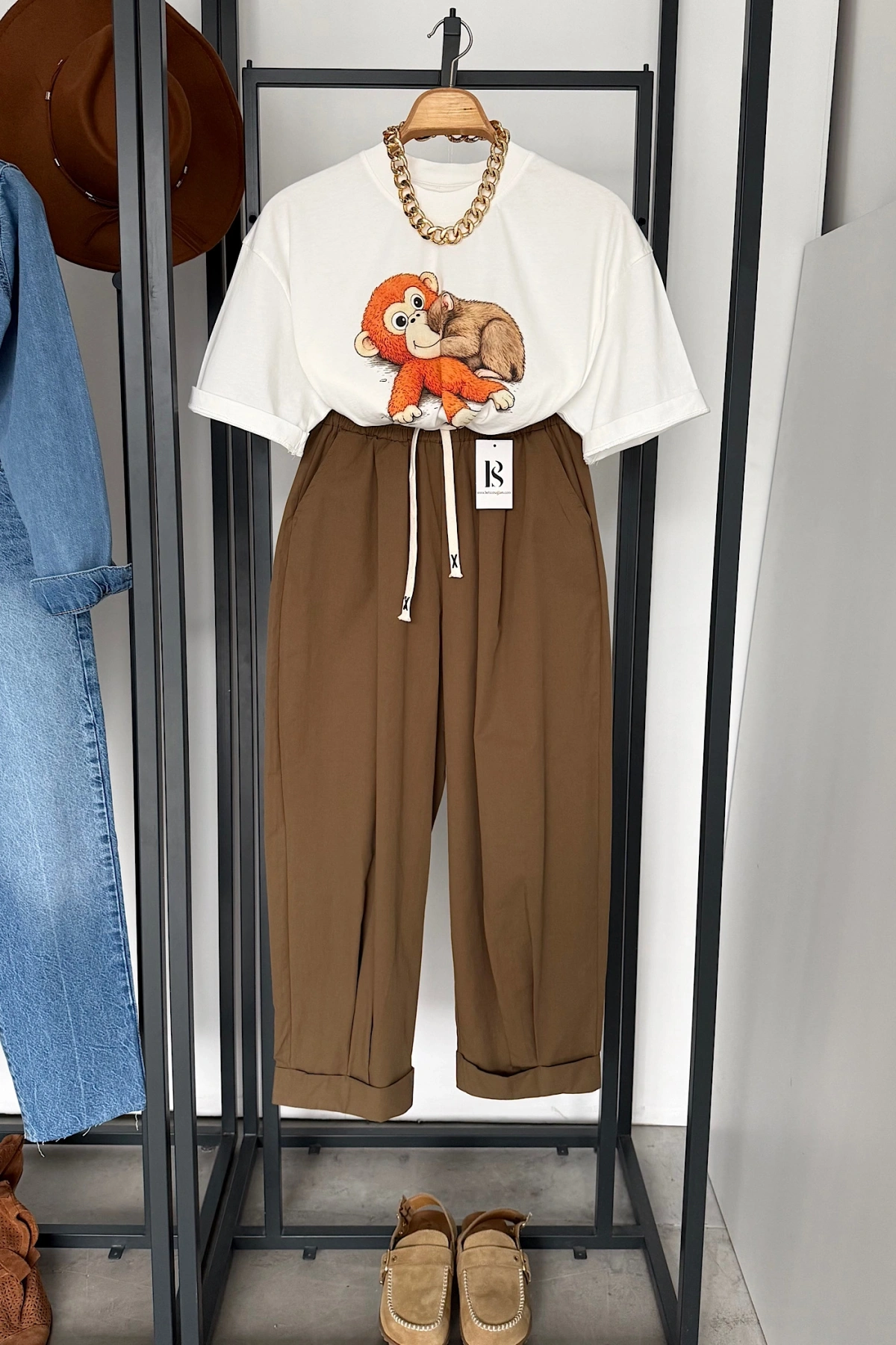 Punch Baskılı T-Shirt Krem