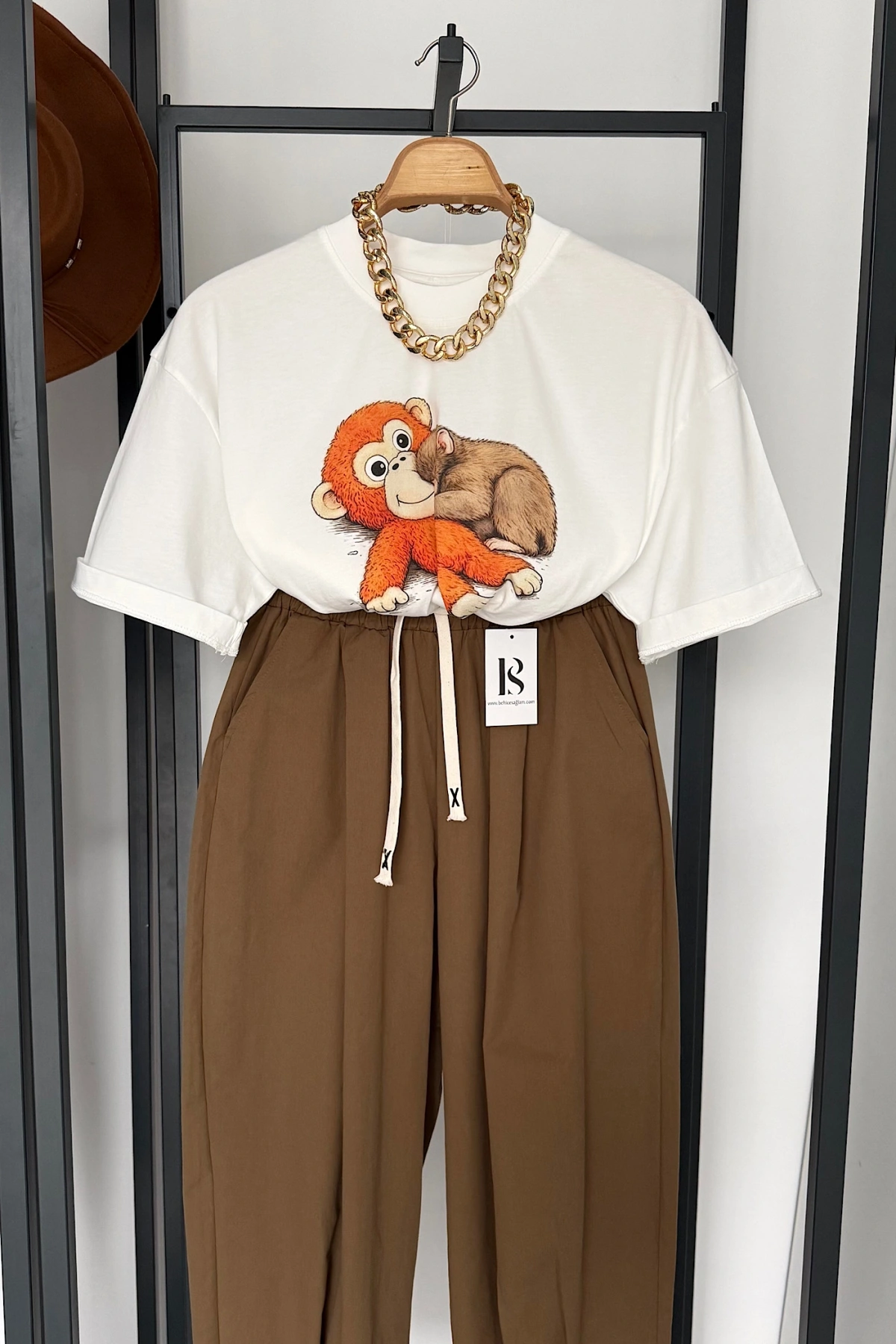 Punch Baskılı T-Shirt Krem