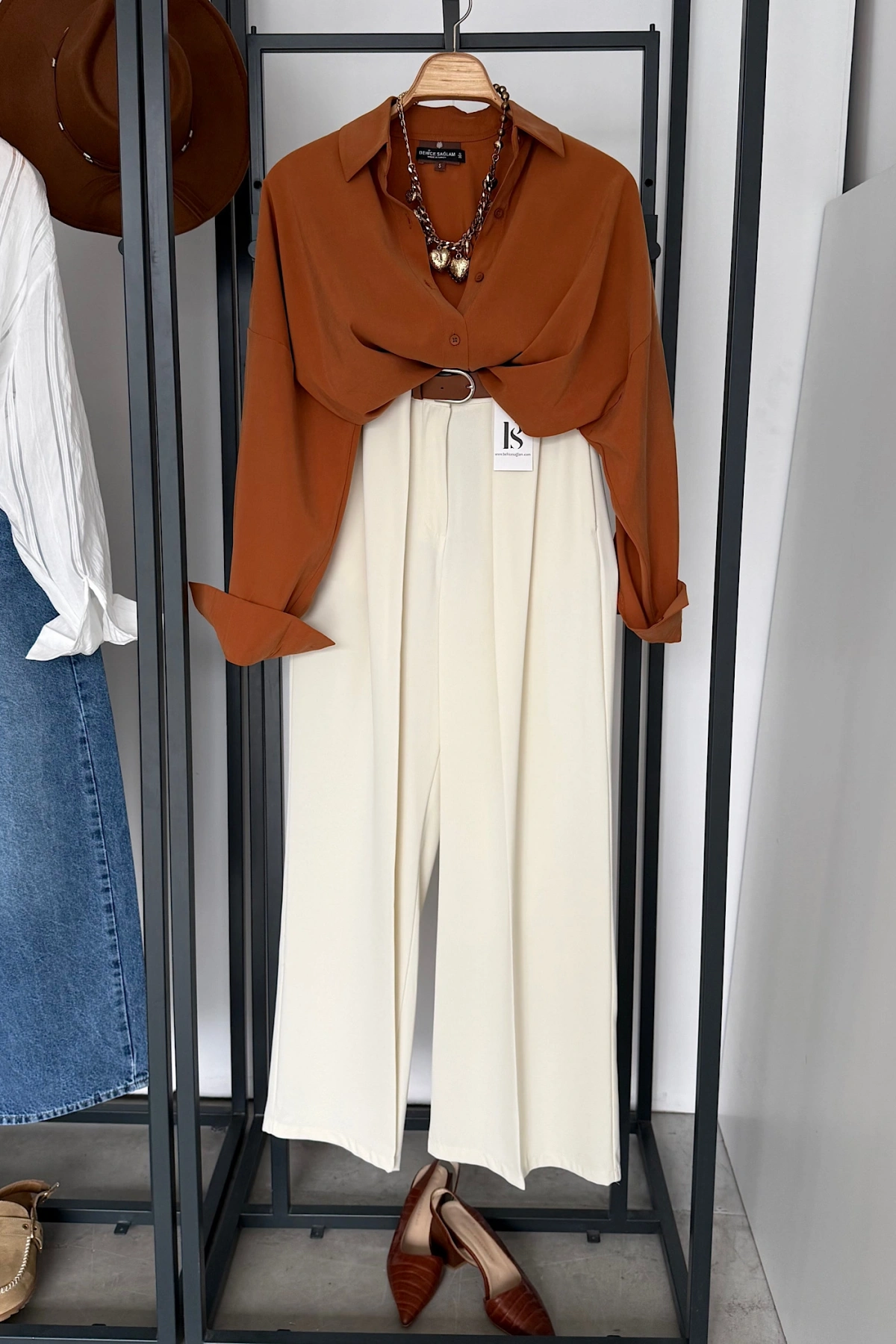 Kendinden Kemerli Kumaş Pantolon Ekru