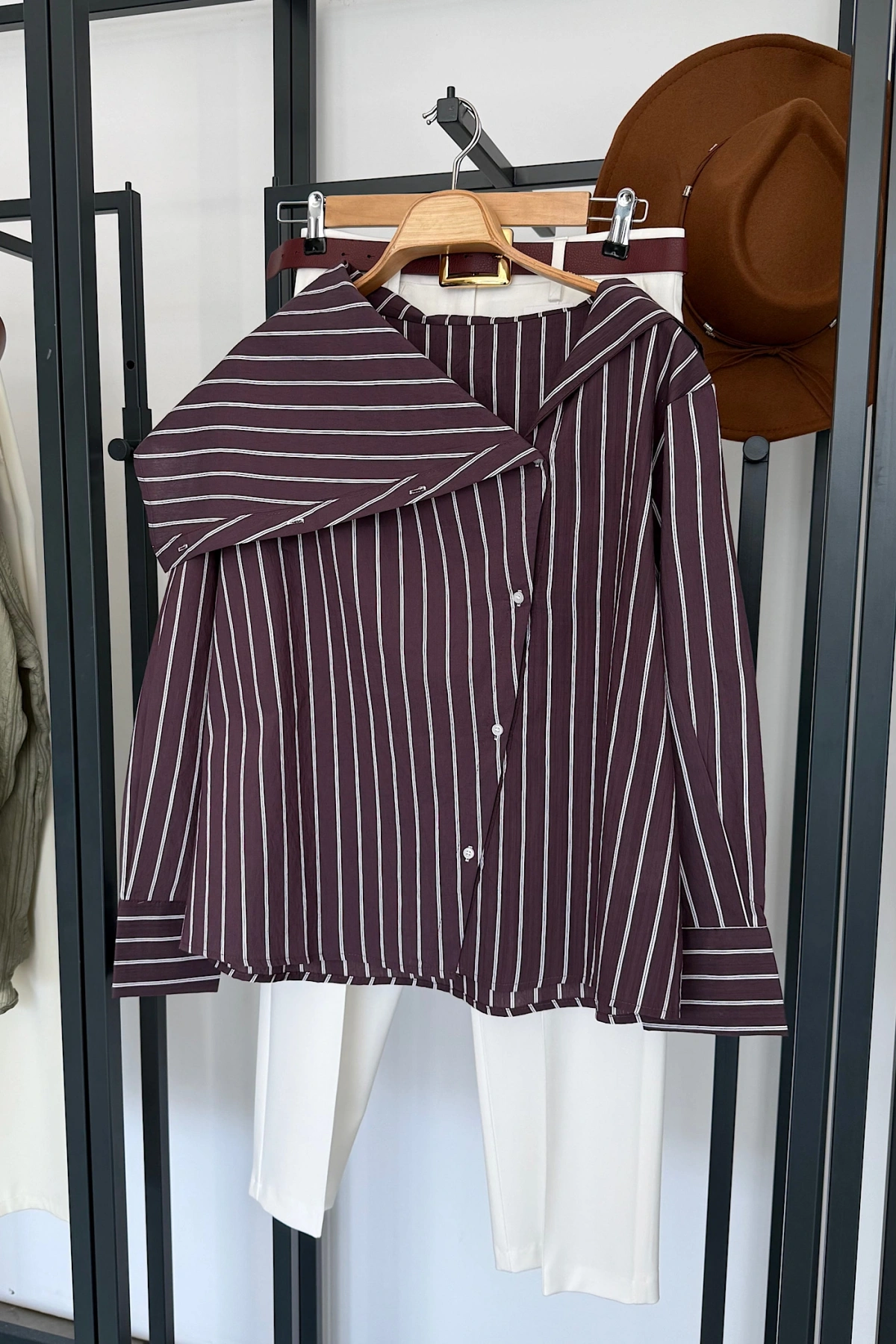 Çizgili Kayık Yaka Gömlek Kahverengi