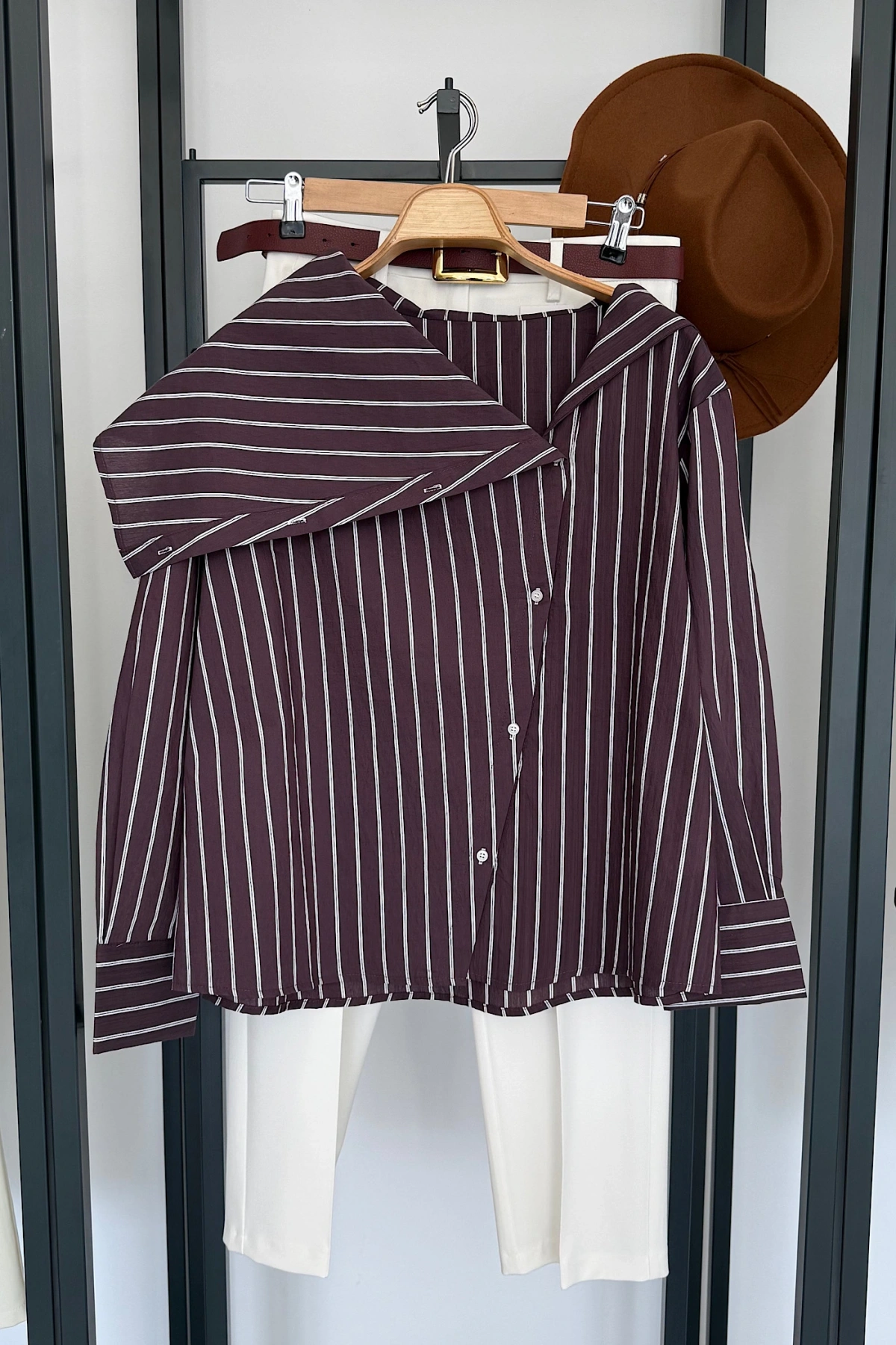 Çizgili Kayık Yaka Gömlek Kahverengi