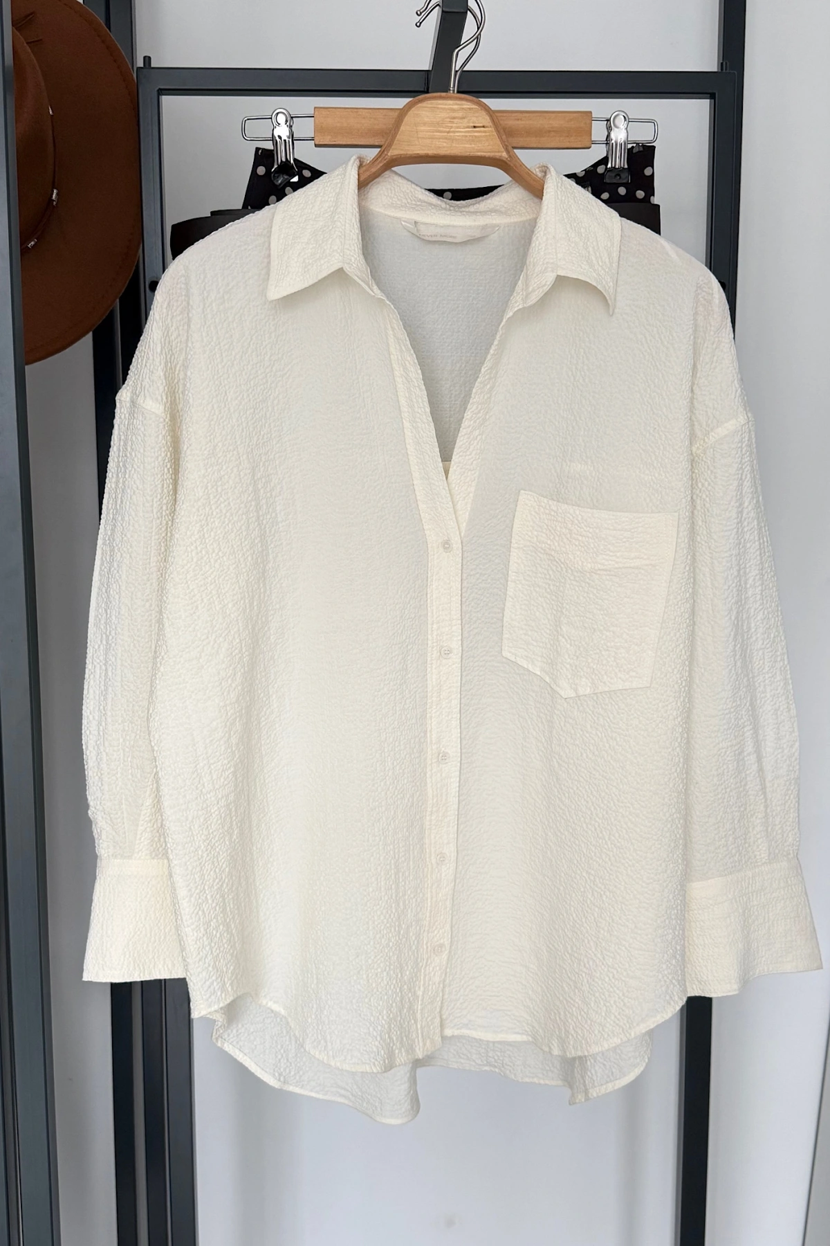 Kabartma Desenli Gömlek Ekru