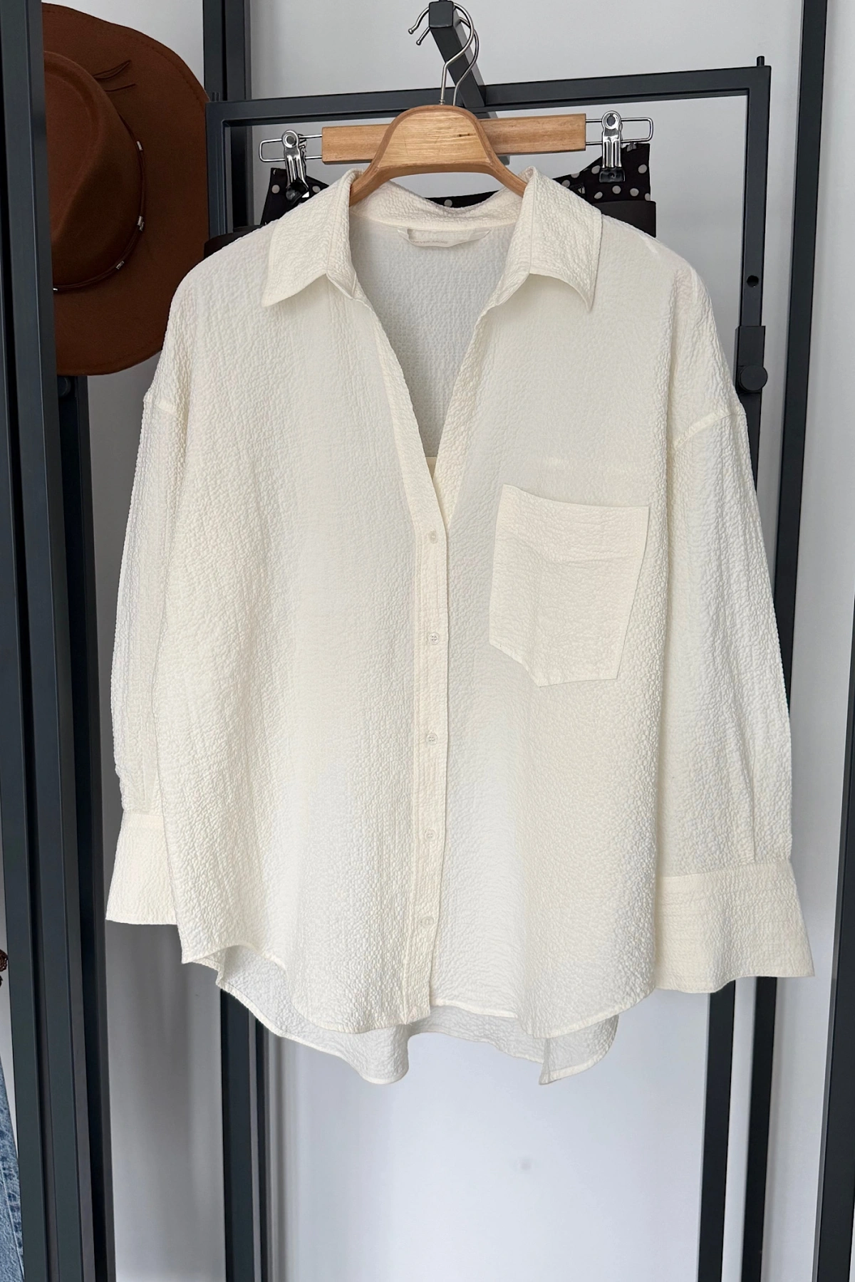 Kabartma Desenli Gömlek Ekru