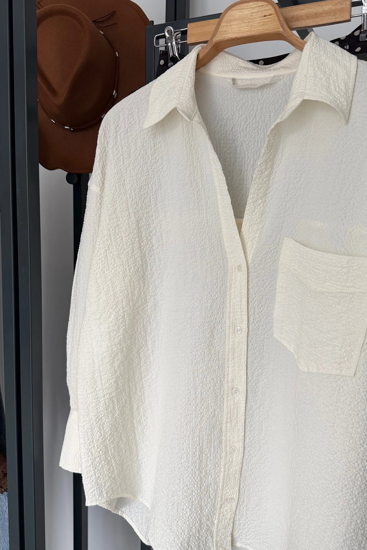 Kabartma Desenli Gömlek Ekru