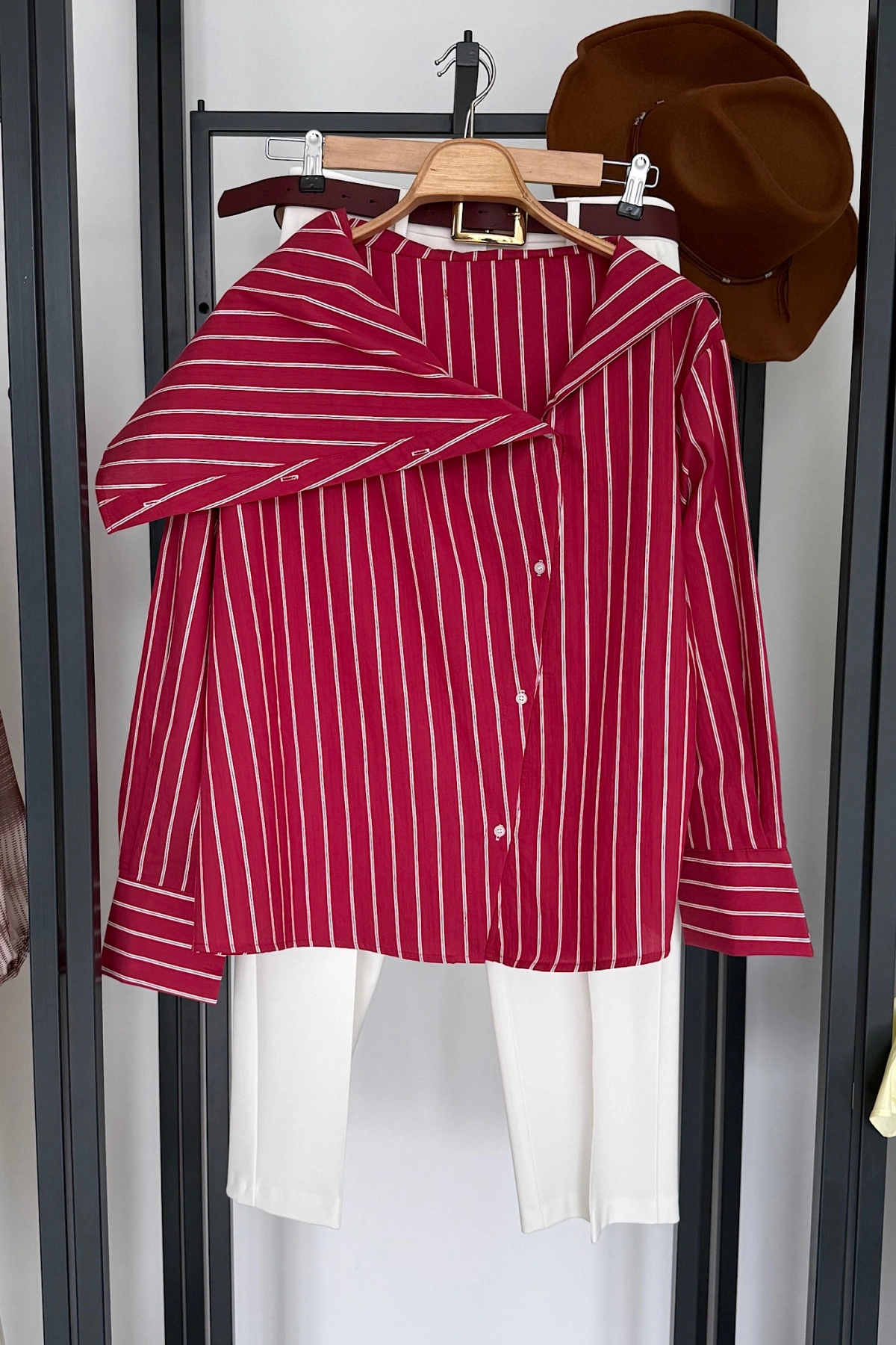 Çizgili Kayık Yaka Gömlek Kırmızı