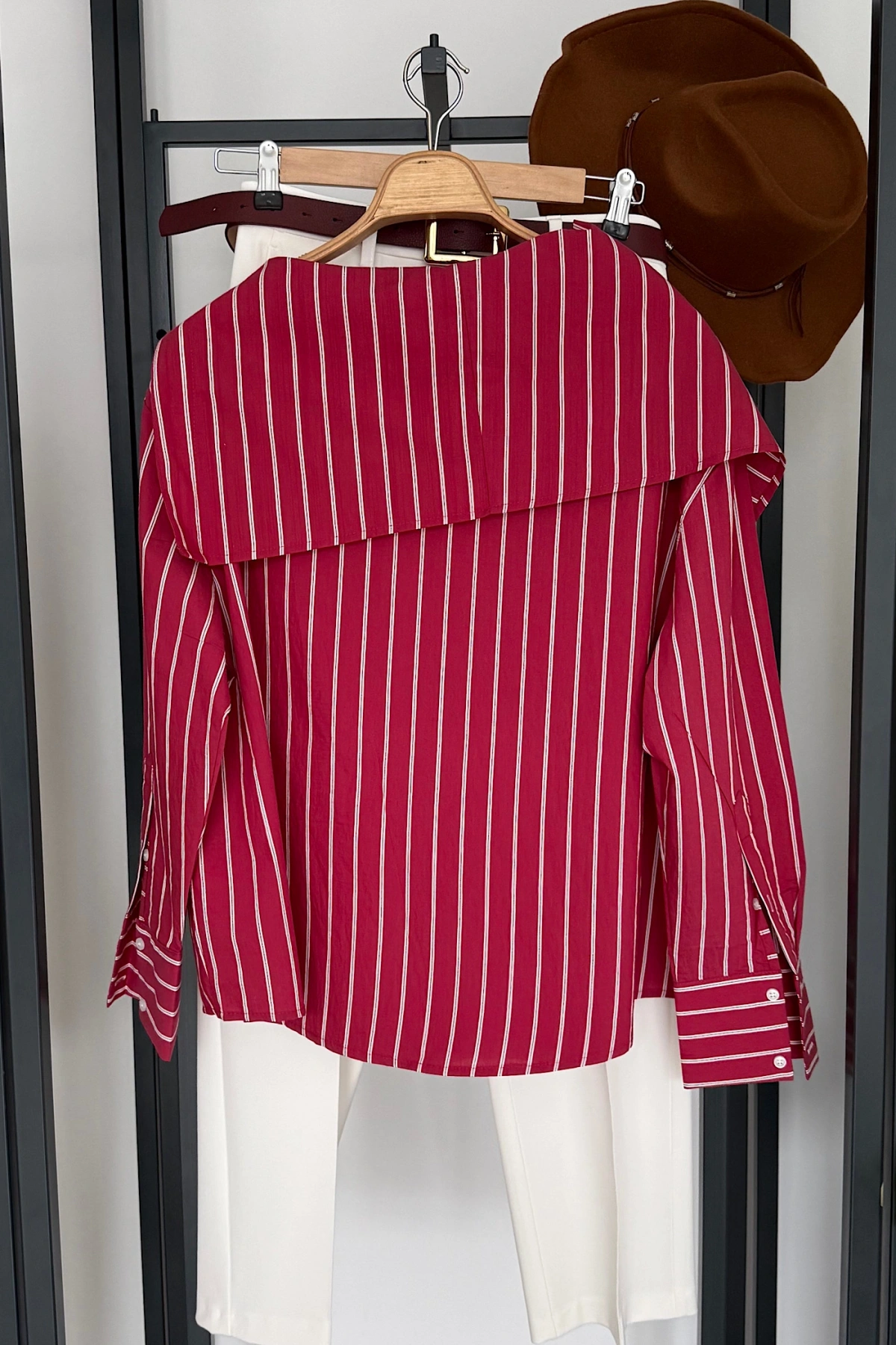 Çizgili Kayık Yaka Gömlek Kırmızı