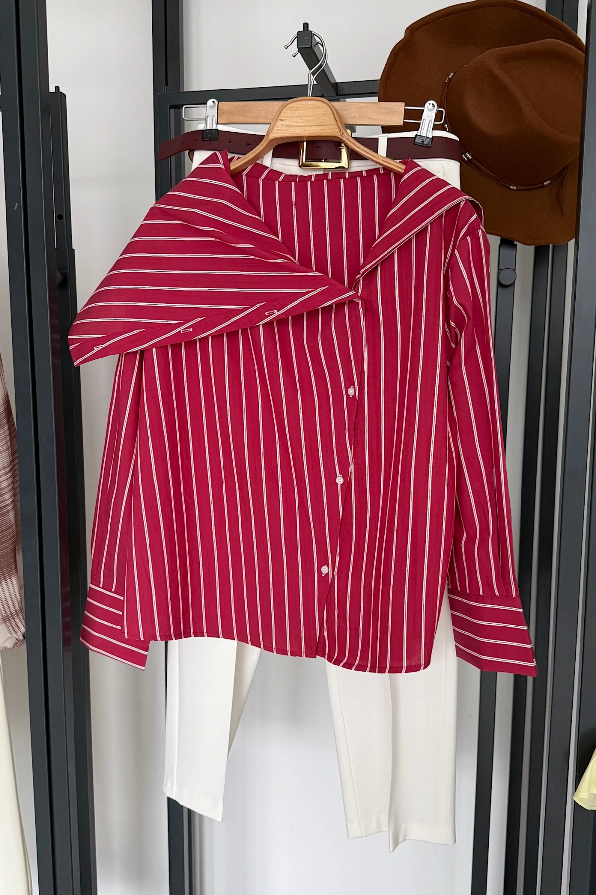 Çizgili Kayık Yaka Gömlek Kırmızı