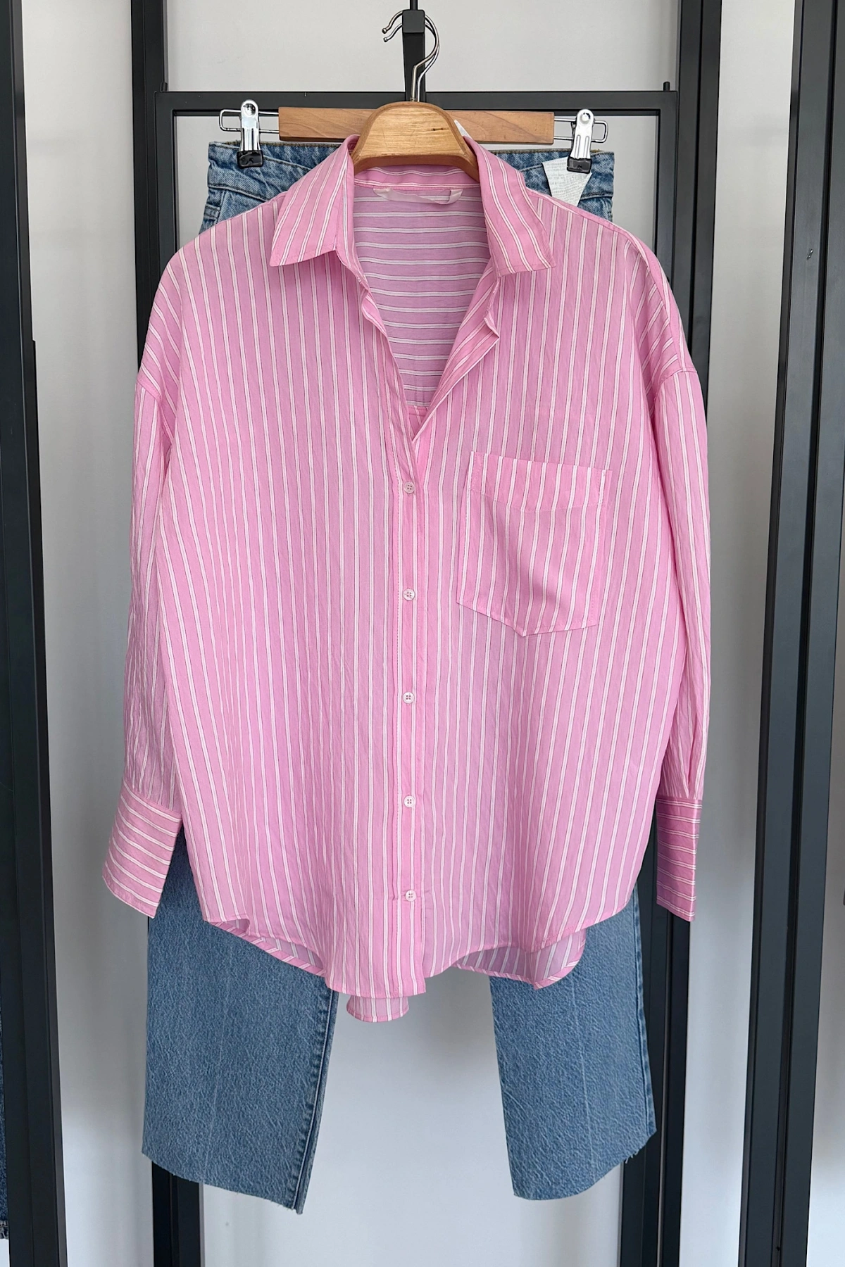 Beyaz Çizgili Pembe Gömlek Pembe