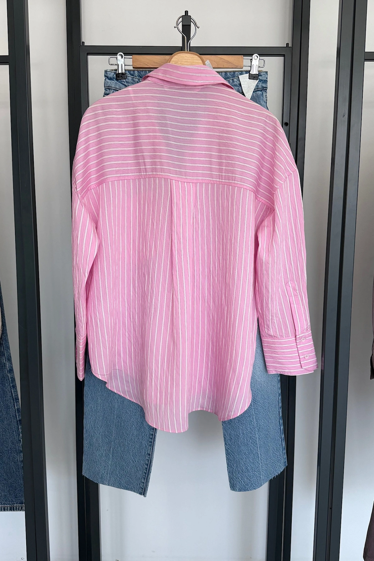 Beyaz Çizgili Pembe Gömlek Pembe