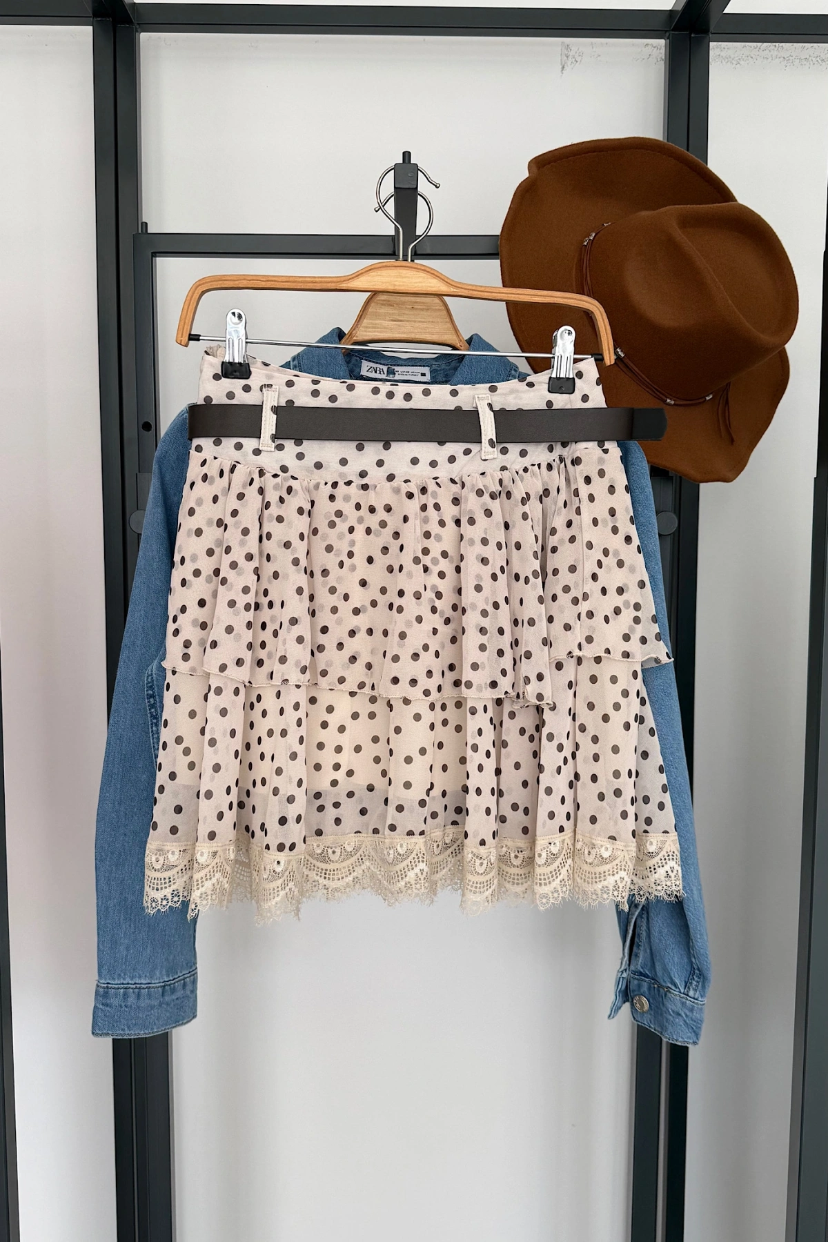 Kendinden Kemerli Puantiyeli Şifon Etek Bej