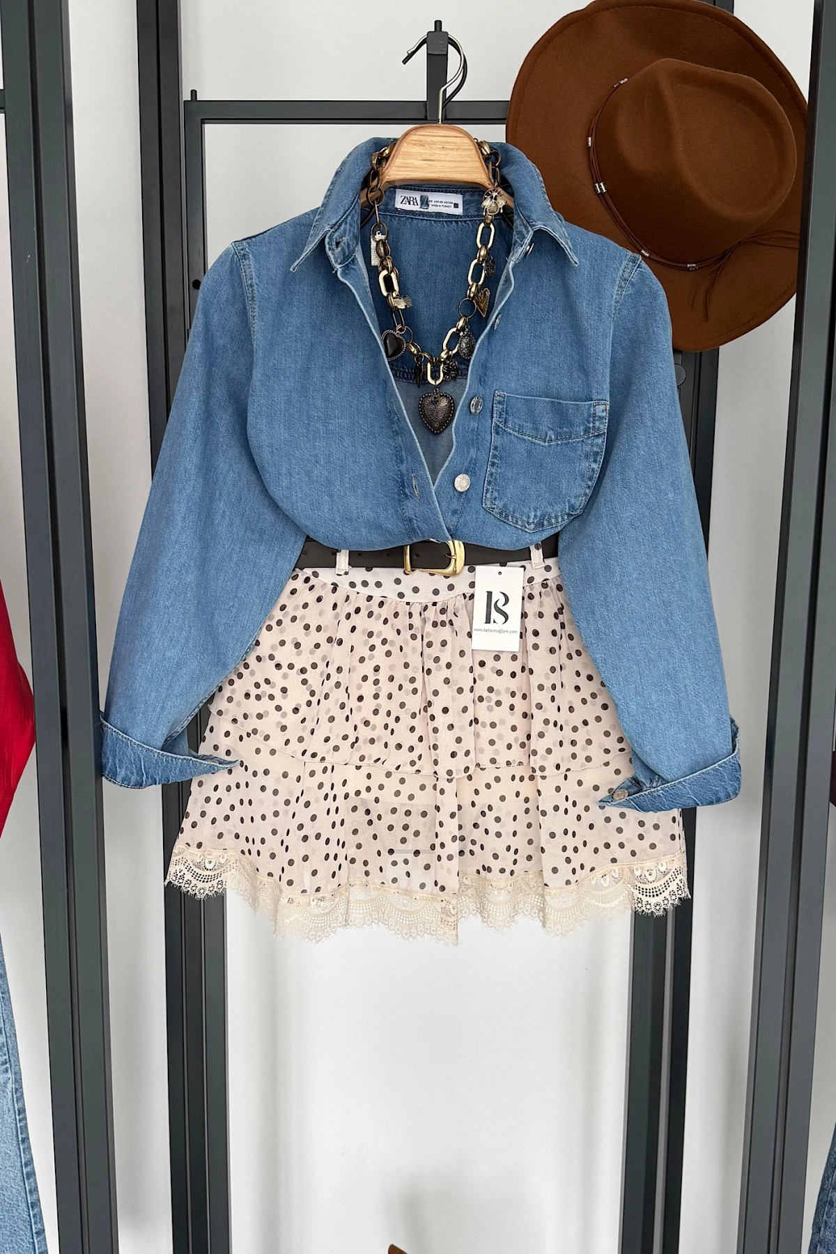 Kendinden Kemerli Puantiyeli Şifon Etek Bej