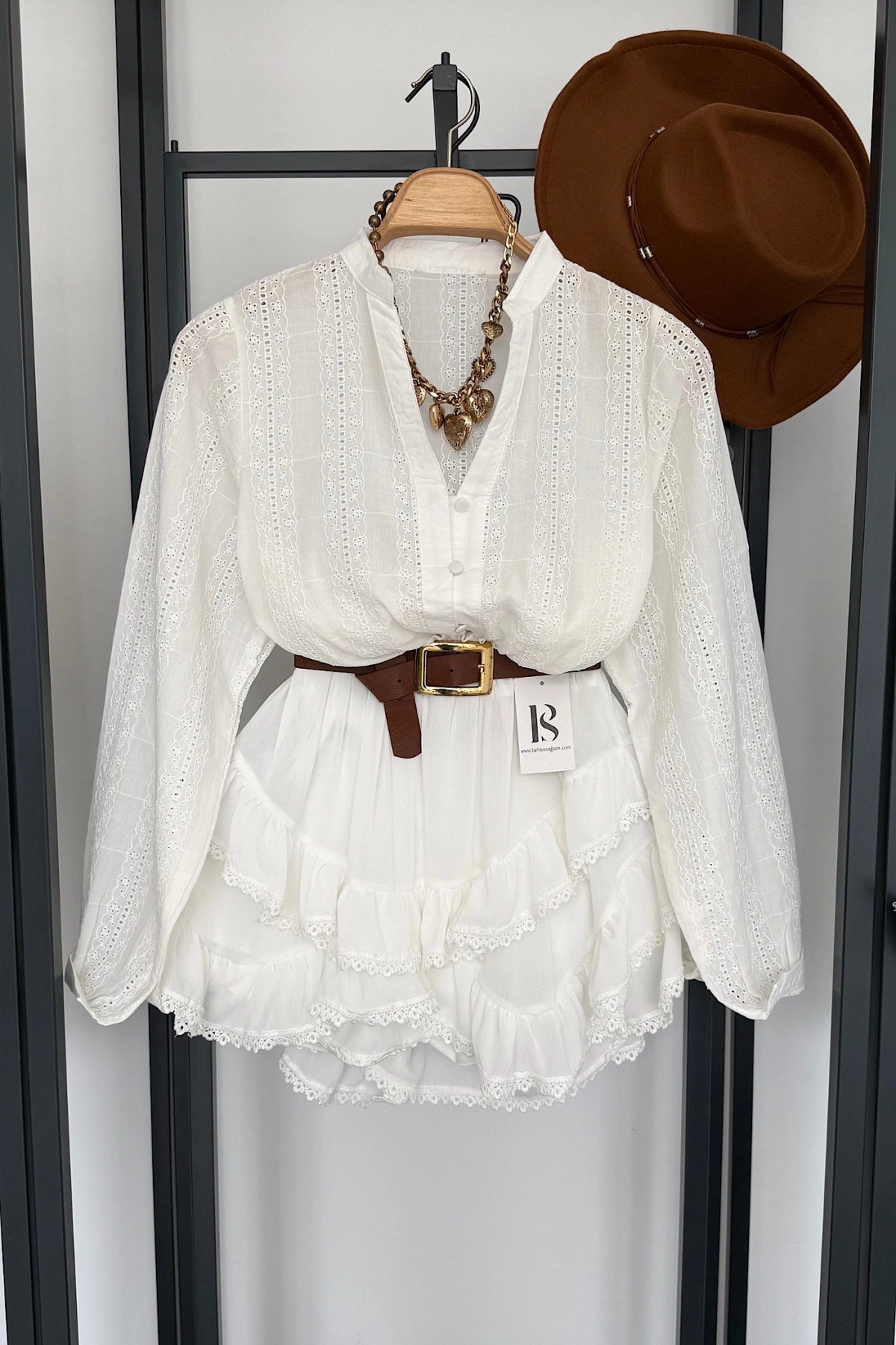 Nakışlı V Yaka Gömlek Beyaz