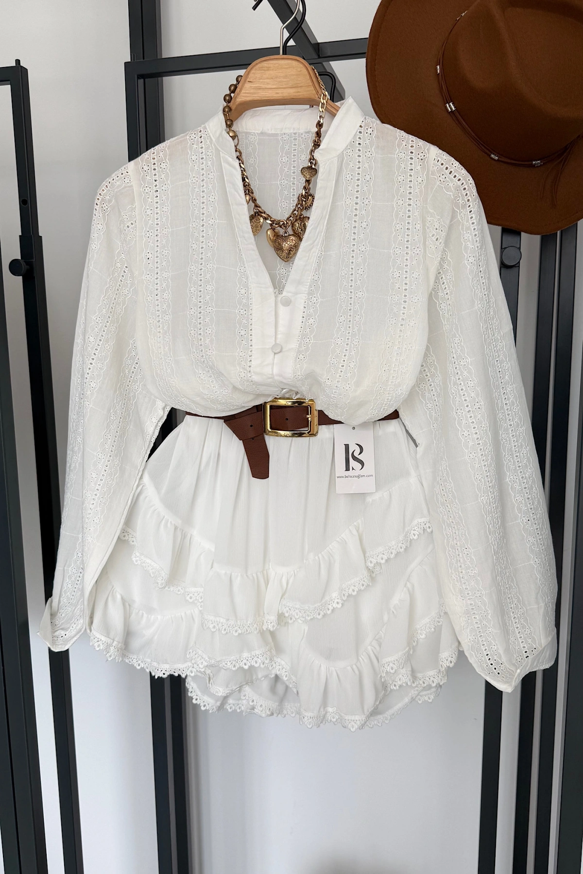 Nakışlı V Yaka Gömlek Beyaz