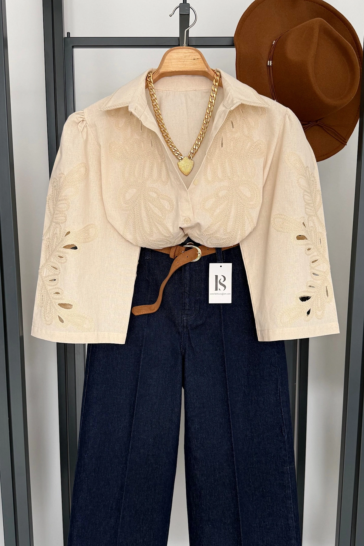 İşlemeli Dilimli Gömlek Krem