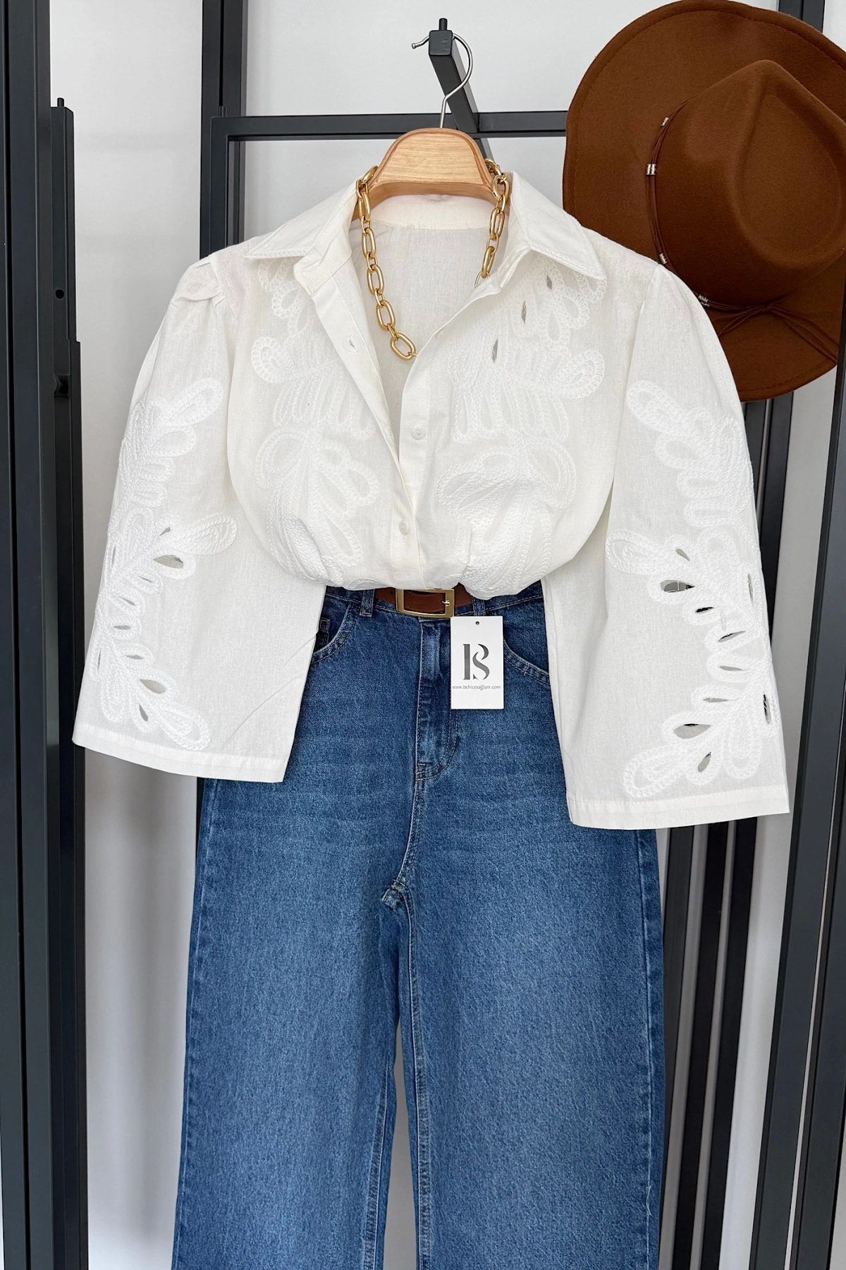 İşlemeli Dilimli Gömlek Beyaz