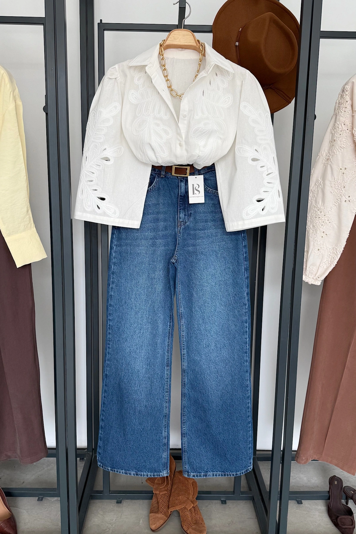 İşlemeli Dilimli Gömlek Beyaz