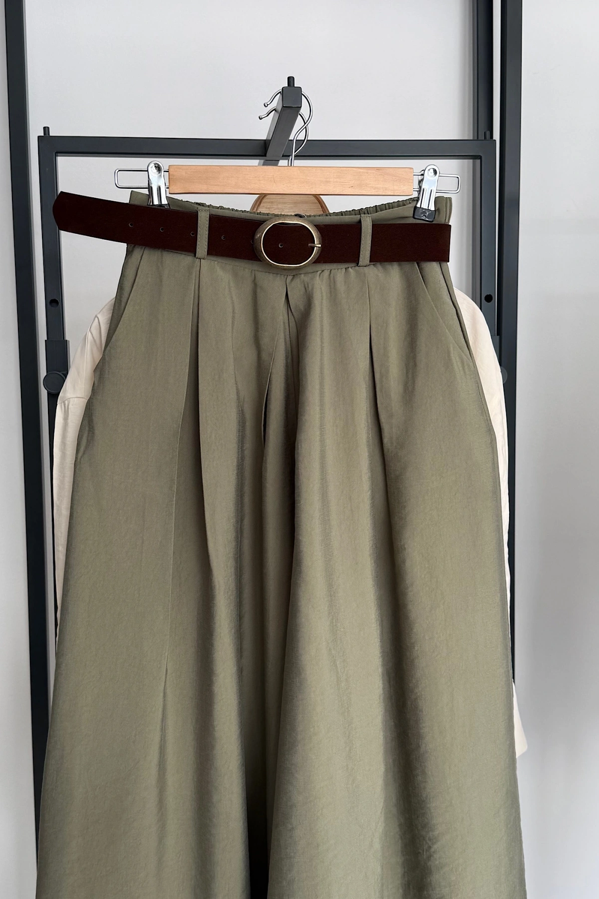 Etek Görünümlü Kemerli Pantolon Yeşil