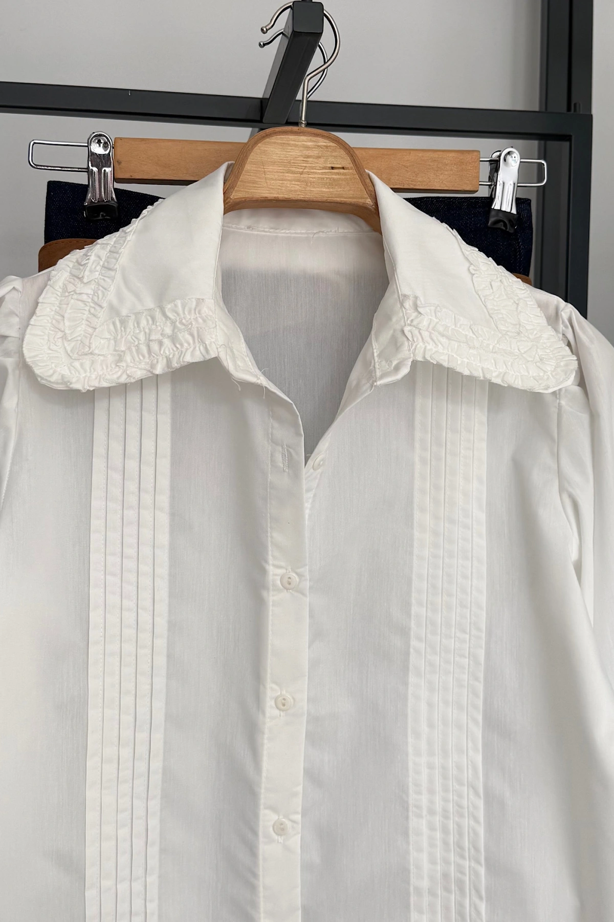 Yaka Desenli Gömlek Beyaz