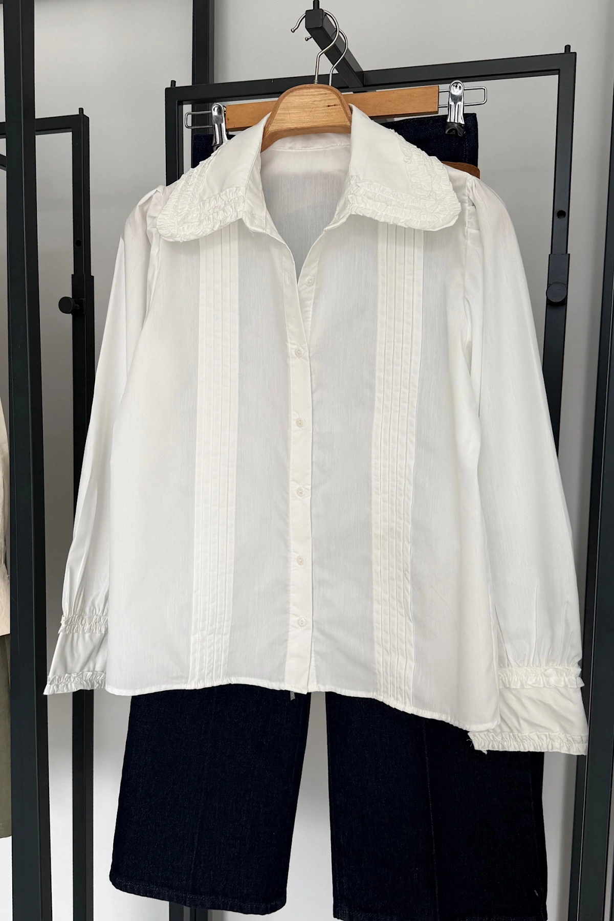 Yaka Desenli Gömlek Beyaz