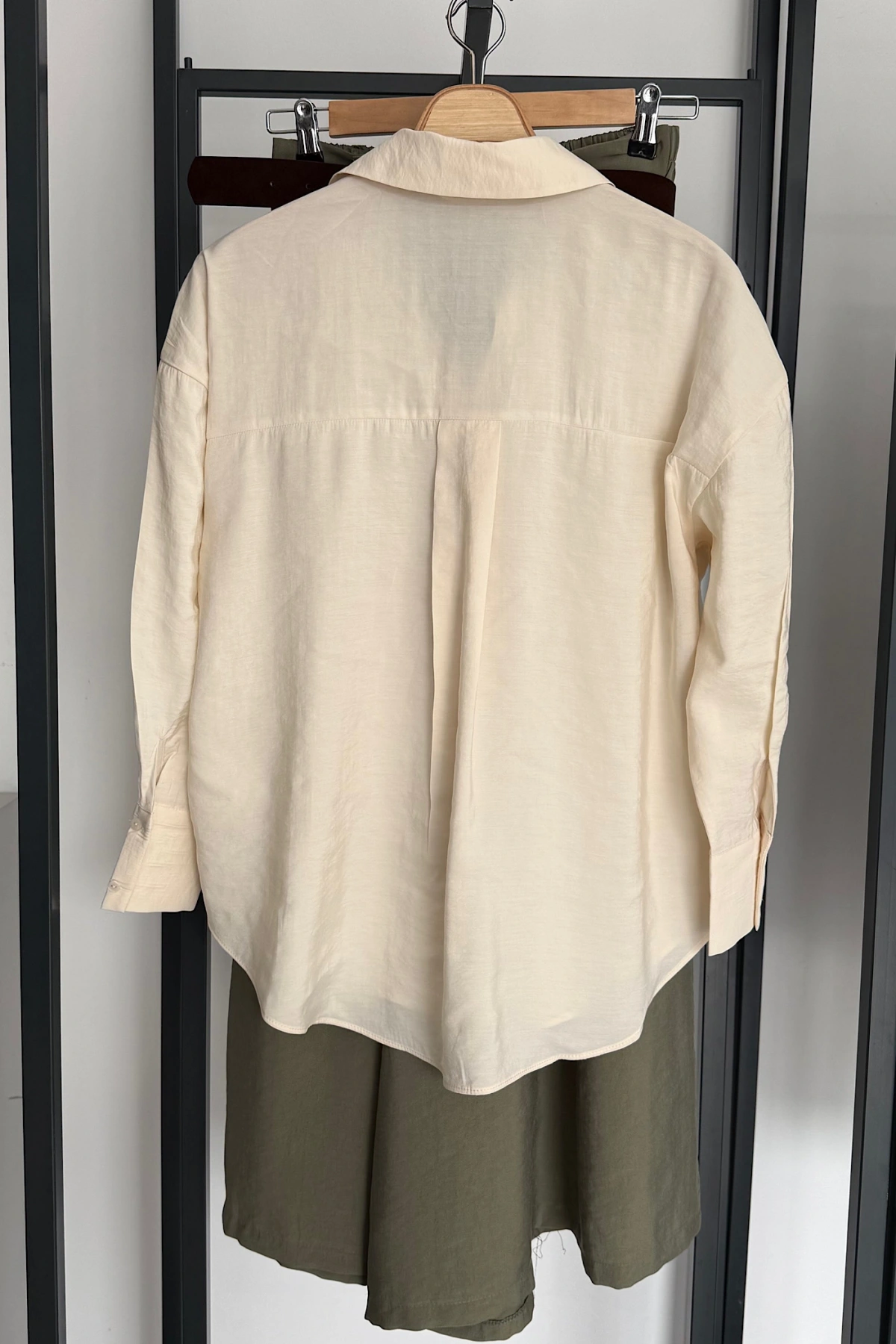 Modal V Yaka Gömlek Ekru