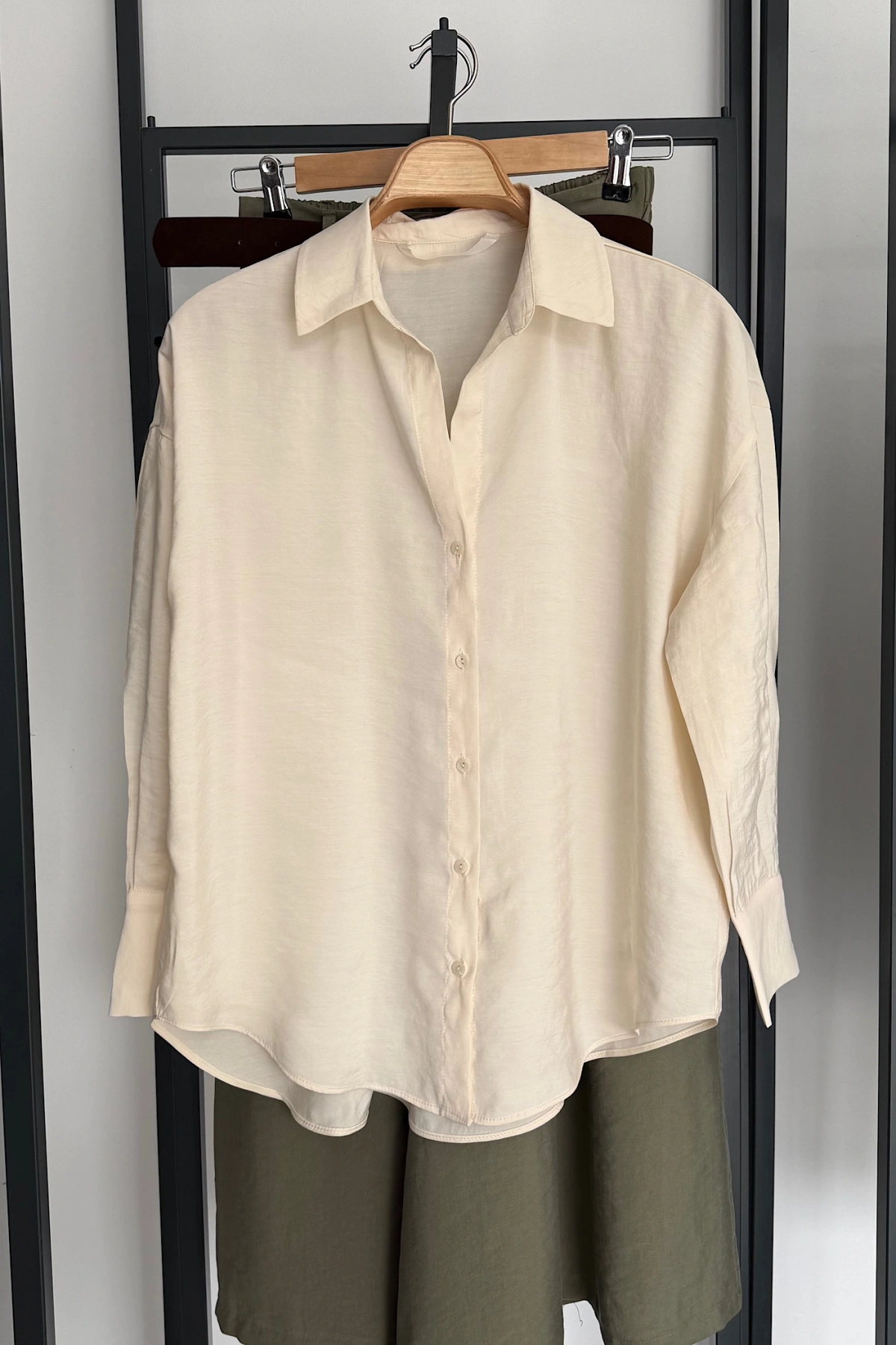 Modal V Yaka Gömlek Ekru