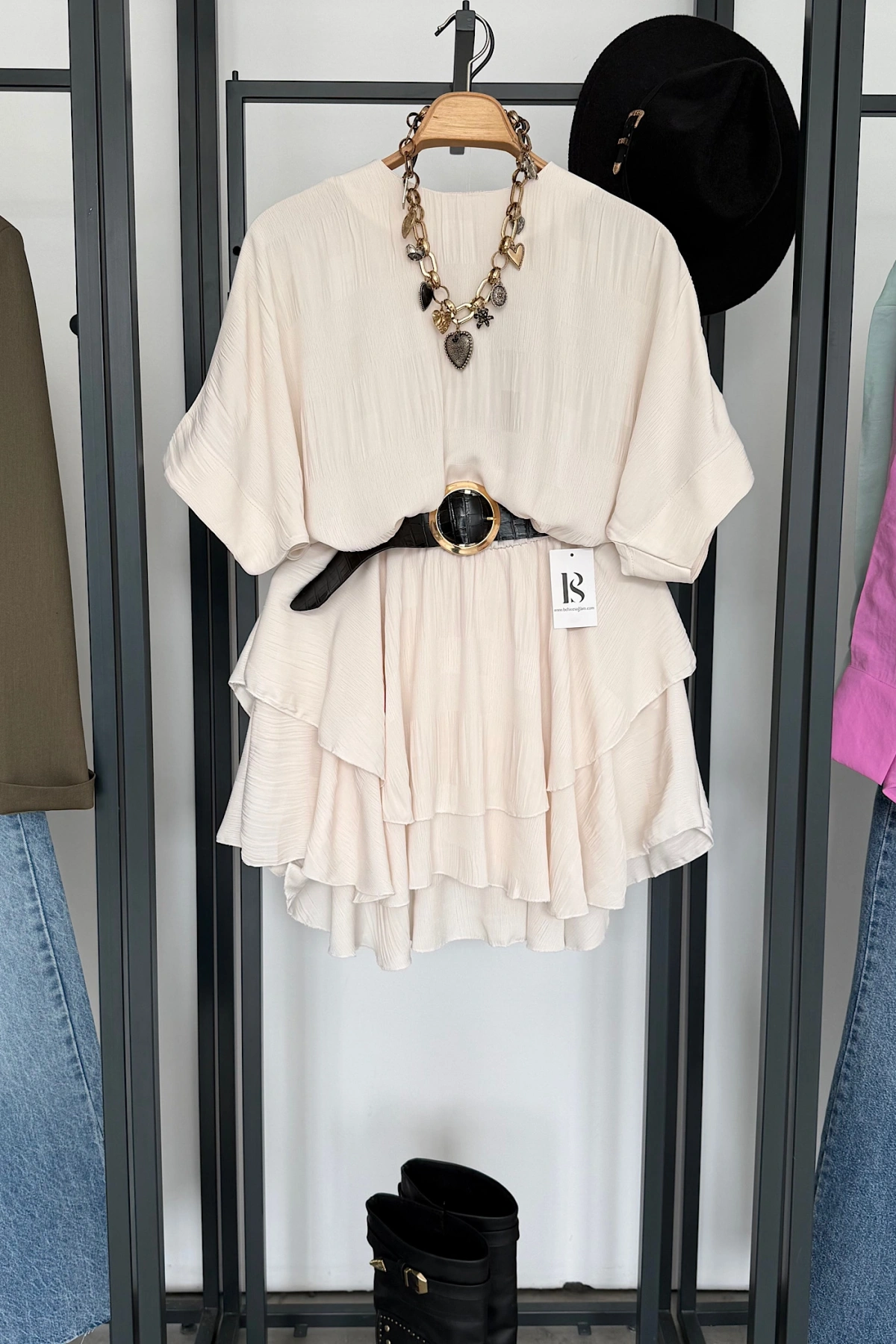 Eteği Katlı Mini Elbise Krem