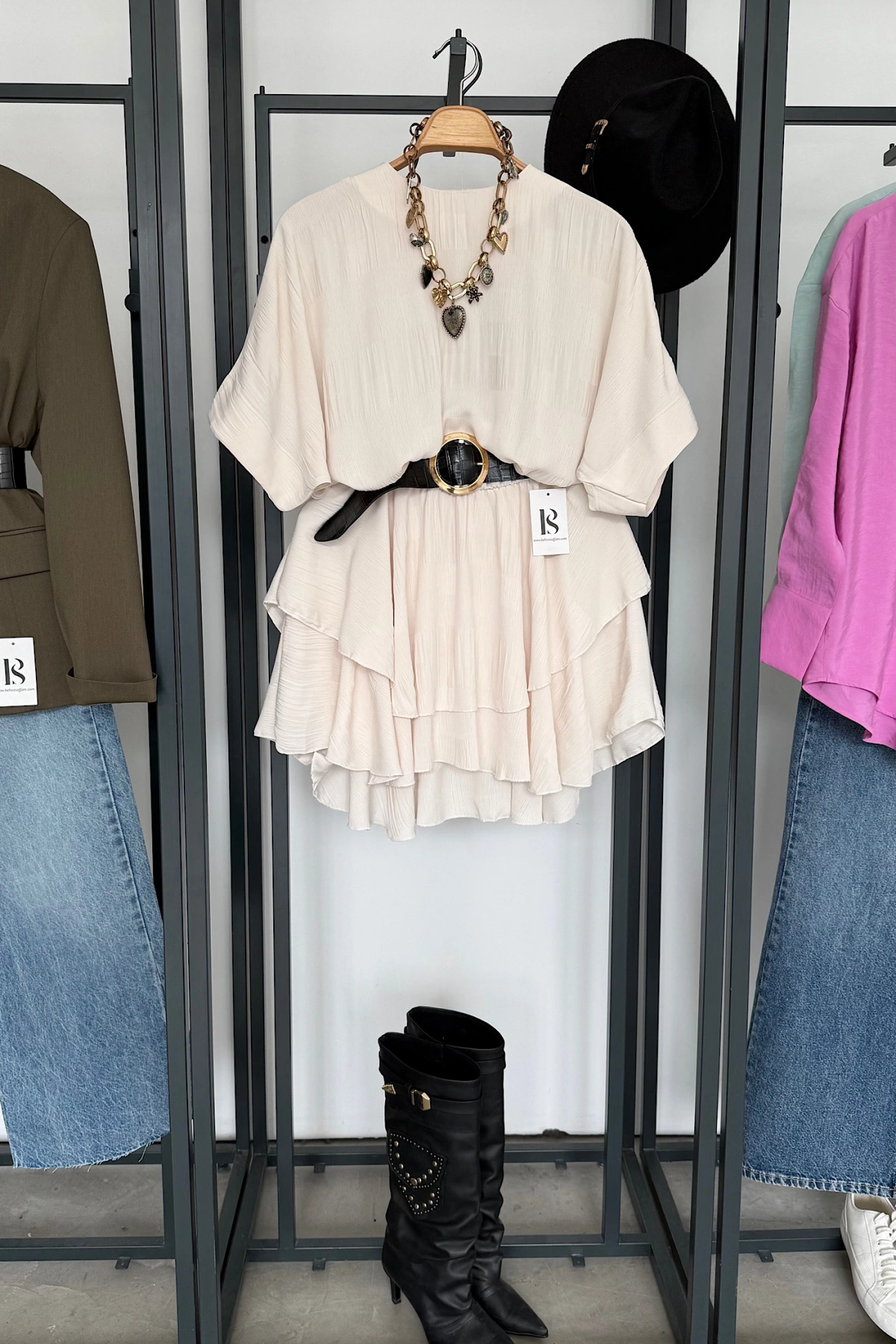 Eteği Katlı Mini Elbise Krem