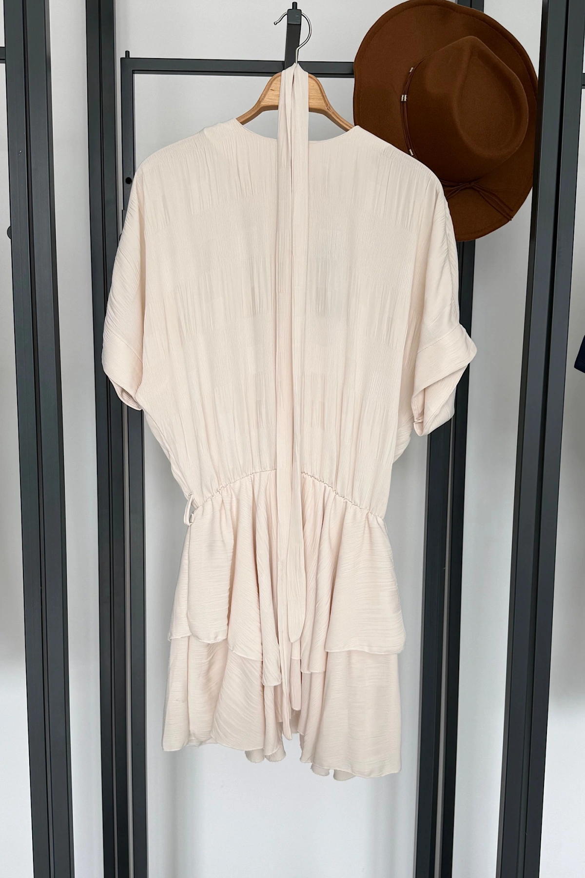 Eteği Katlı Mini Elbise Krem