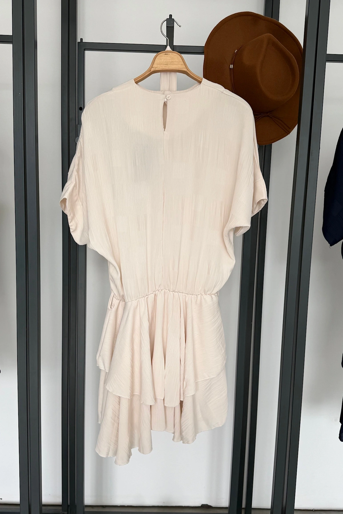 Eteği Katlı Mini Elbise Krem