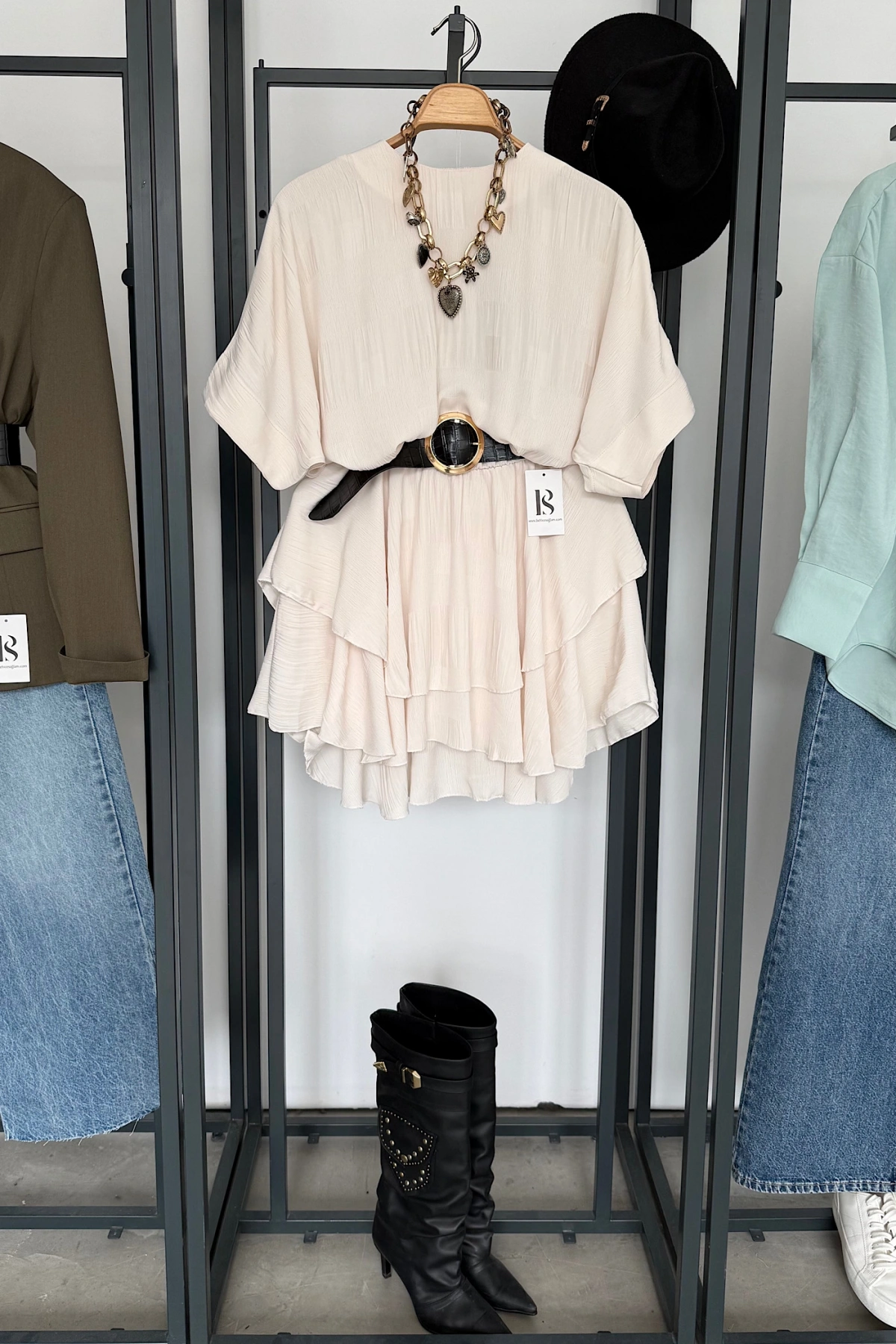 Eteği Katlı Mini Elbise Krem