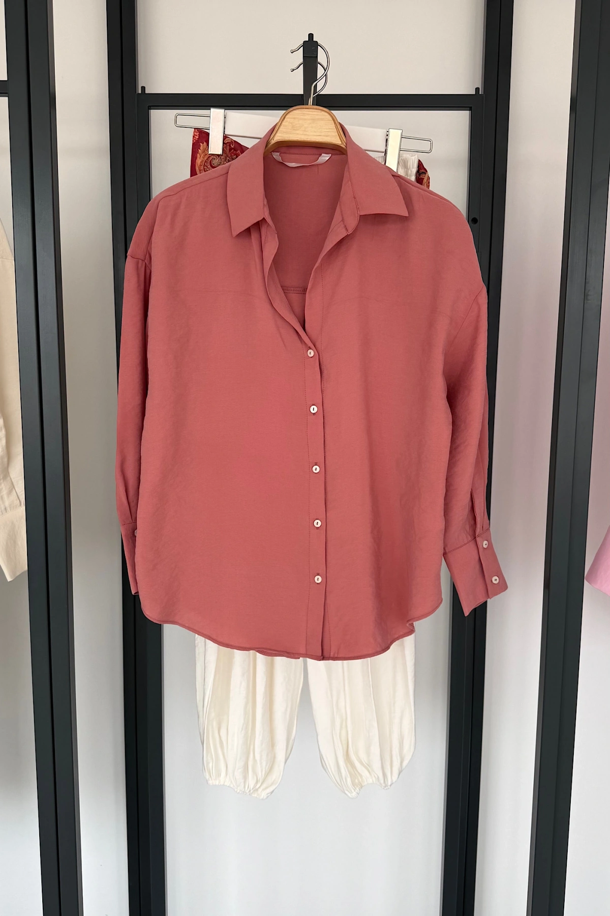 Modal V Yaka Gömlek Gül Kurusu