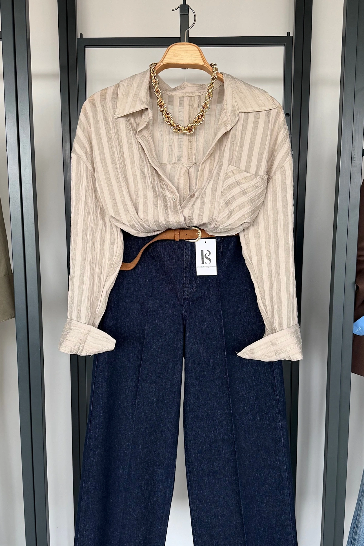 Arkası Yırtmaçlı Çizgili Gömlek Taş