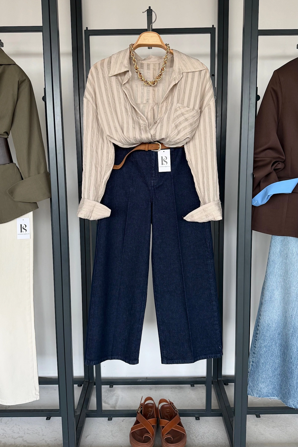 Arkası Yırtmaçlı Çizgili Gömlek Taş