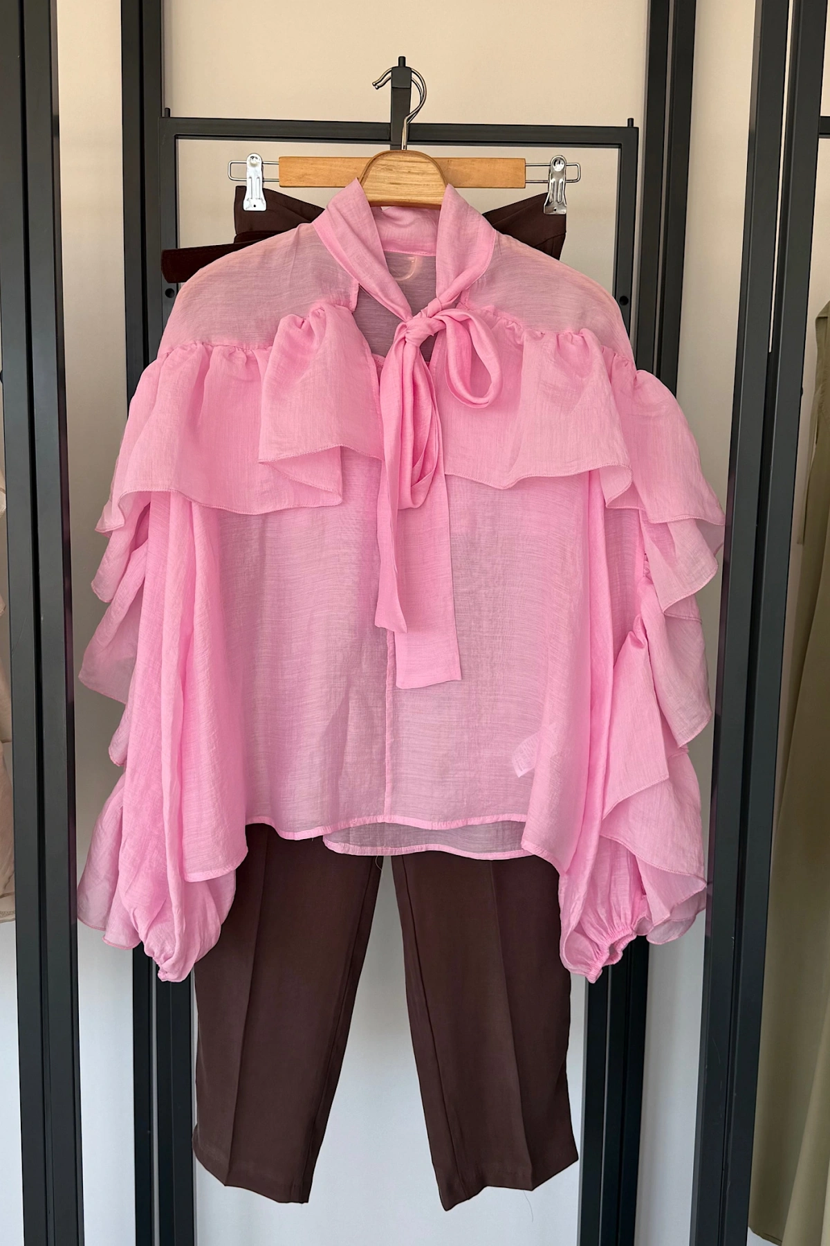 Fular Yaka Romantik Kesim Gömlek Pembe